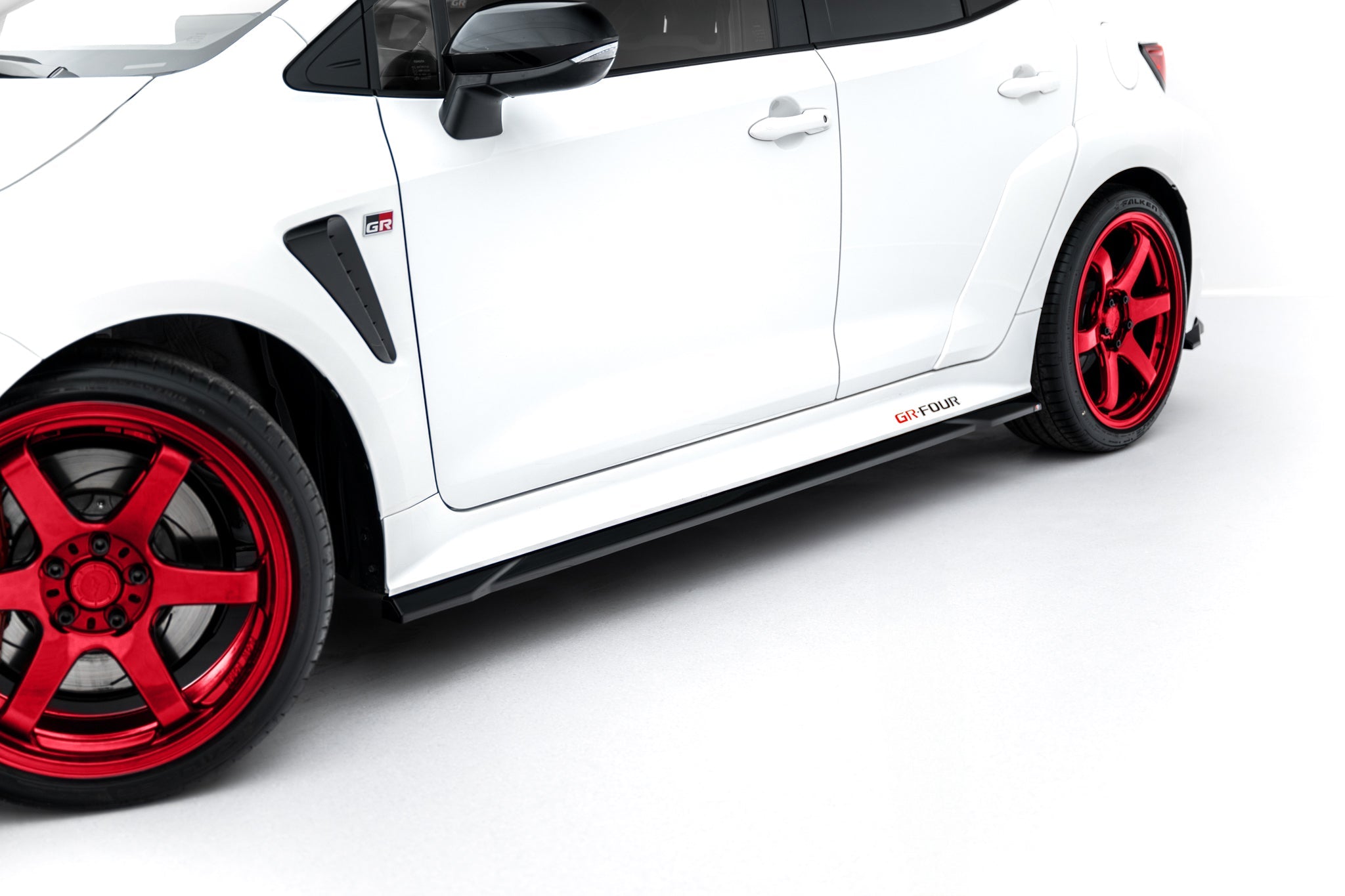 Maxton Design - Seitenschweller V1 Ansatz für für Toyota GR Corolla Mk12 - Aerowerk.