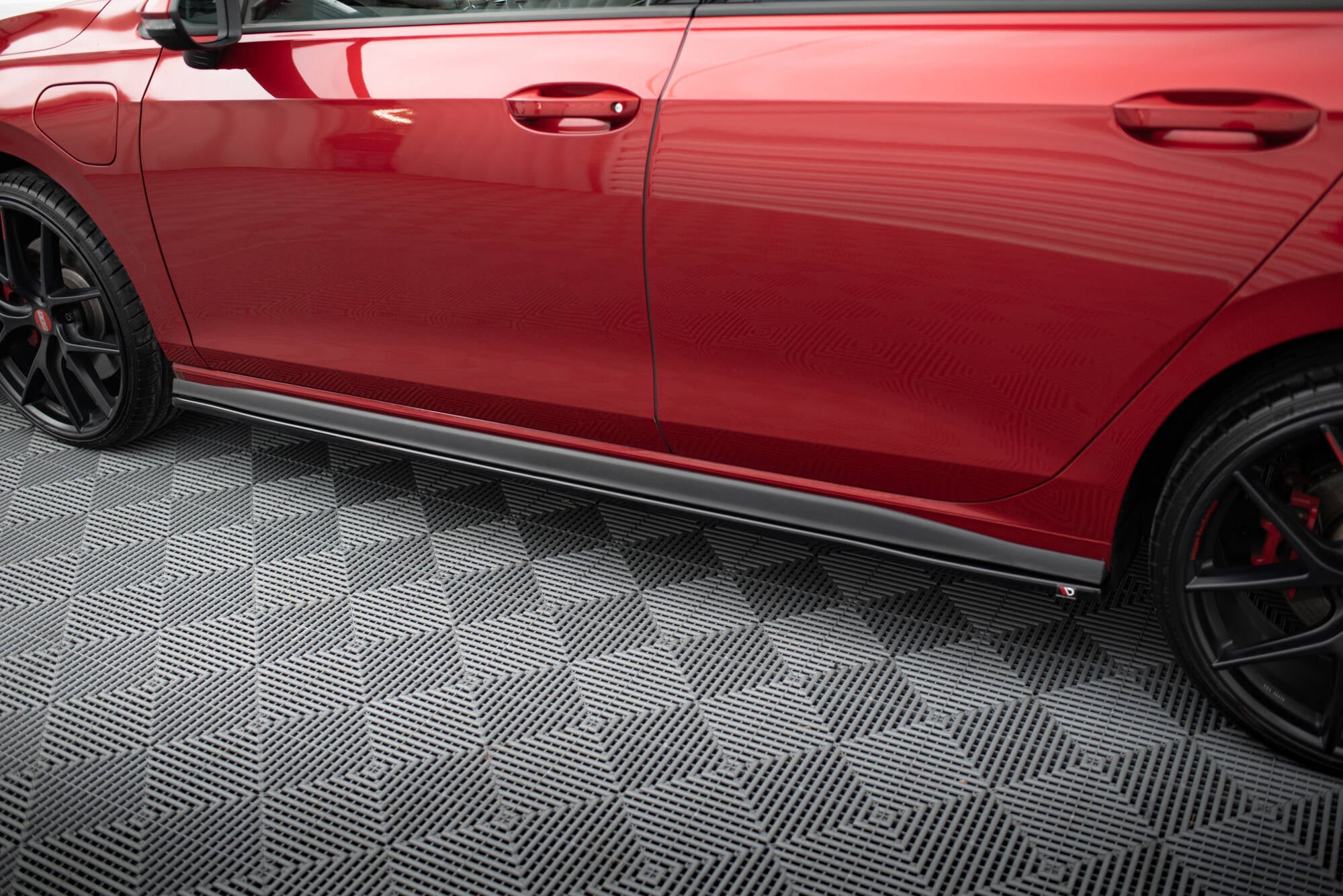 Maxton Design - Seitenschweller V1 Ansatz für für VW Golf GTI / GTE / GTI Clubsport / GTD / R - Line Mk8 - Aerowerk.