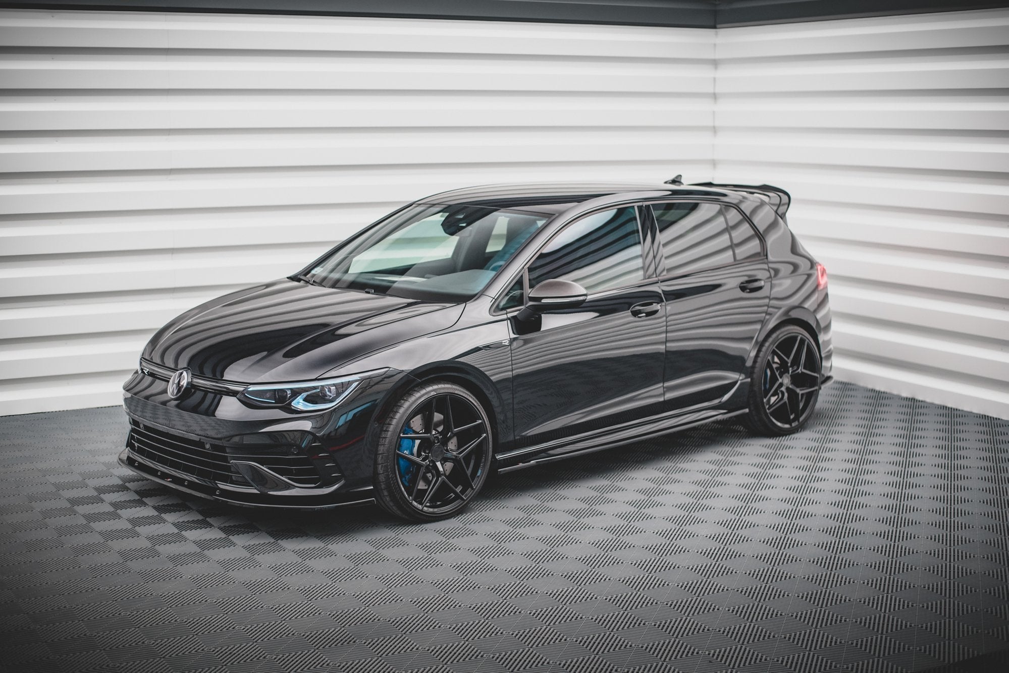 Maxton Design - Seitenschweller V1 Ansatz für für VW Golf R Mk8 Facelift - Aerowerk.