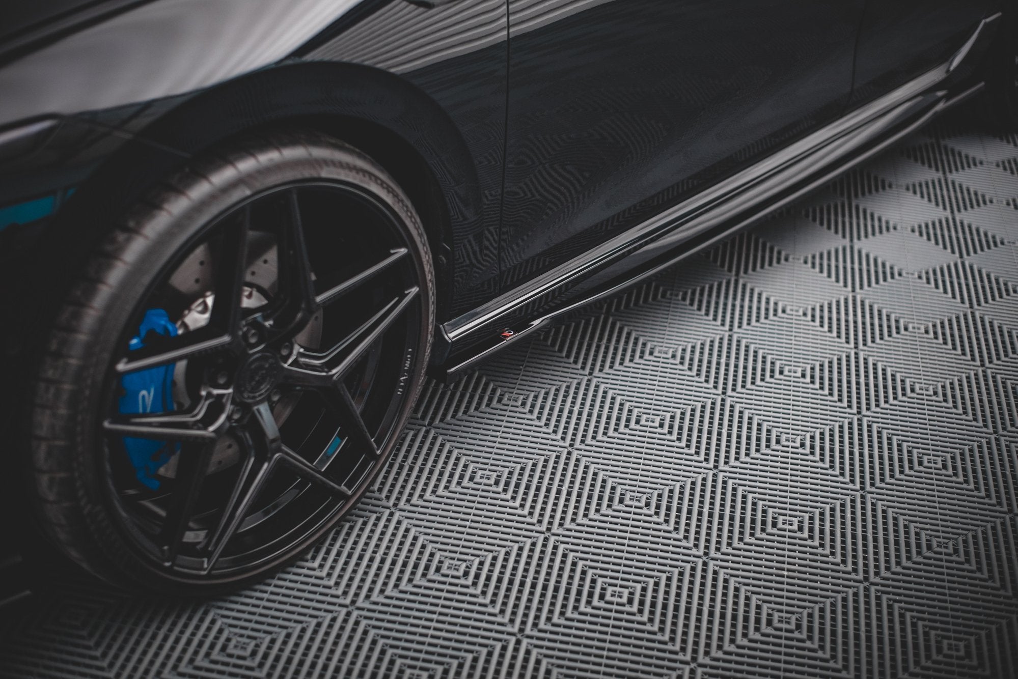 Maxton Design - Seitenschweller V1 Ansatz für für VW Golf R Mk8 Facelift - Aerowerk.