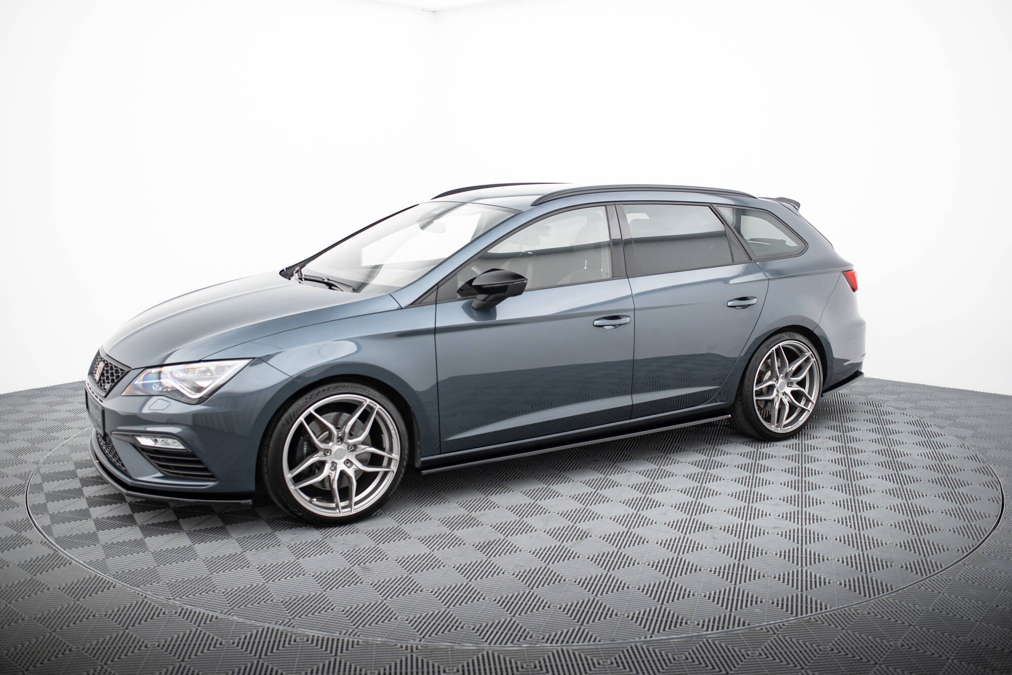 Maxton Design - Seitenschweller V1 Ansatz für Seat Leon Mk3 Cupra/ FR Facelift - Aerowerk.