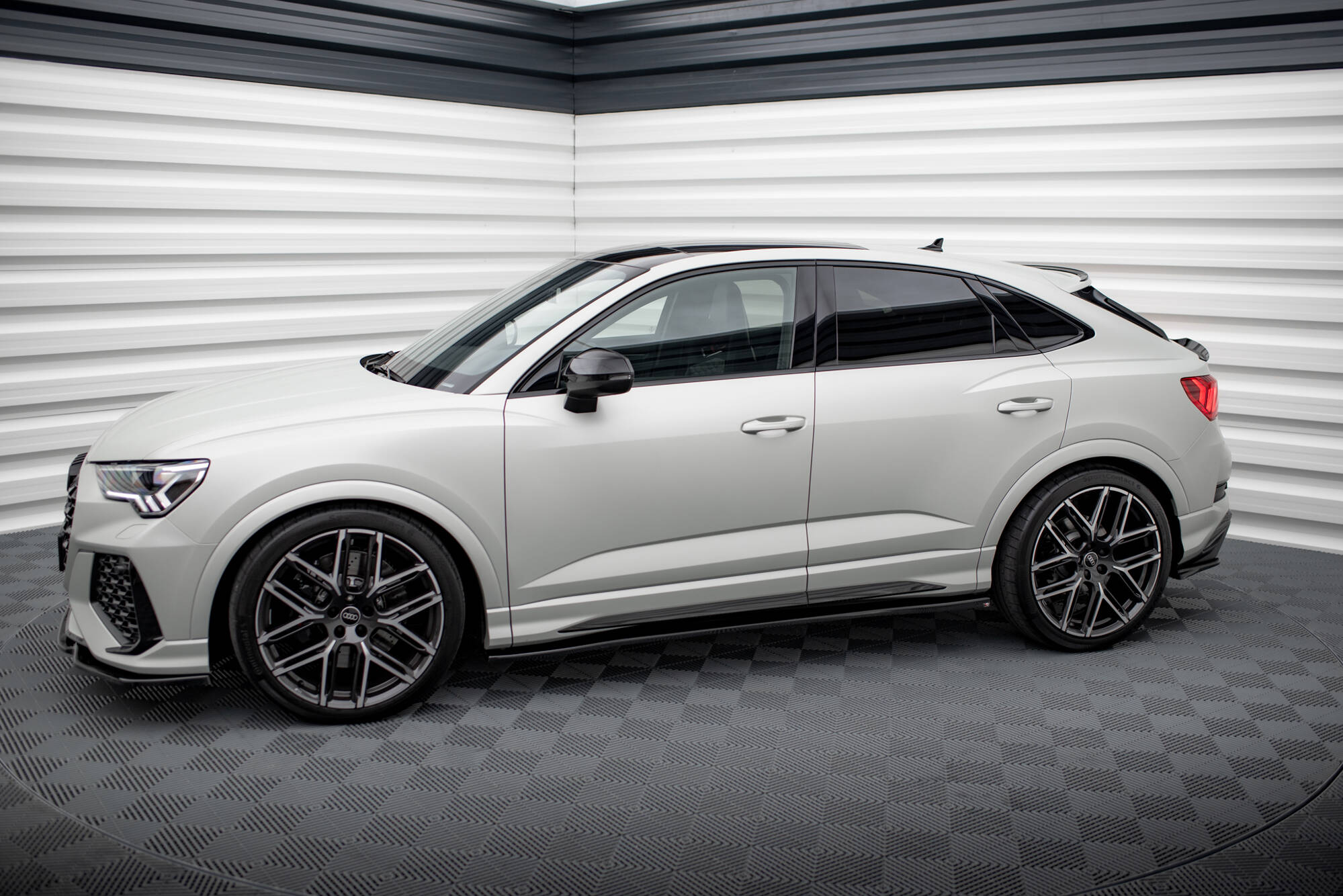 Maxton Design - Seitenschweller V2 Ansatz für Audi Q3 S - Line / RSQ3 F3 - Aerowerk.