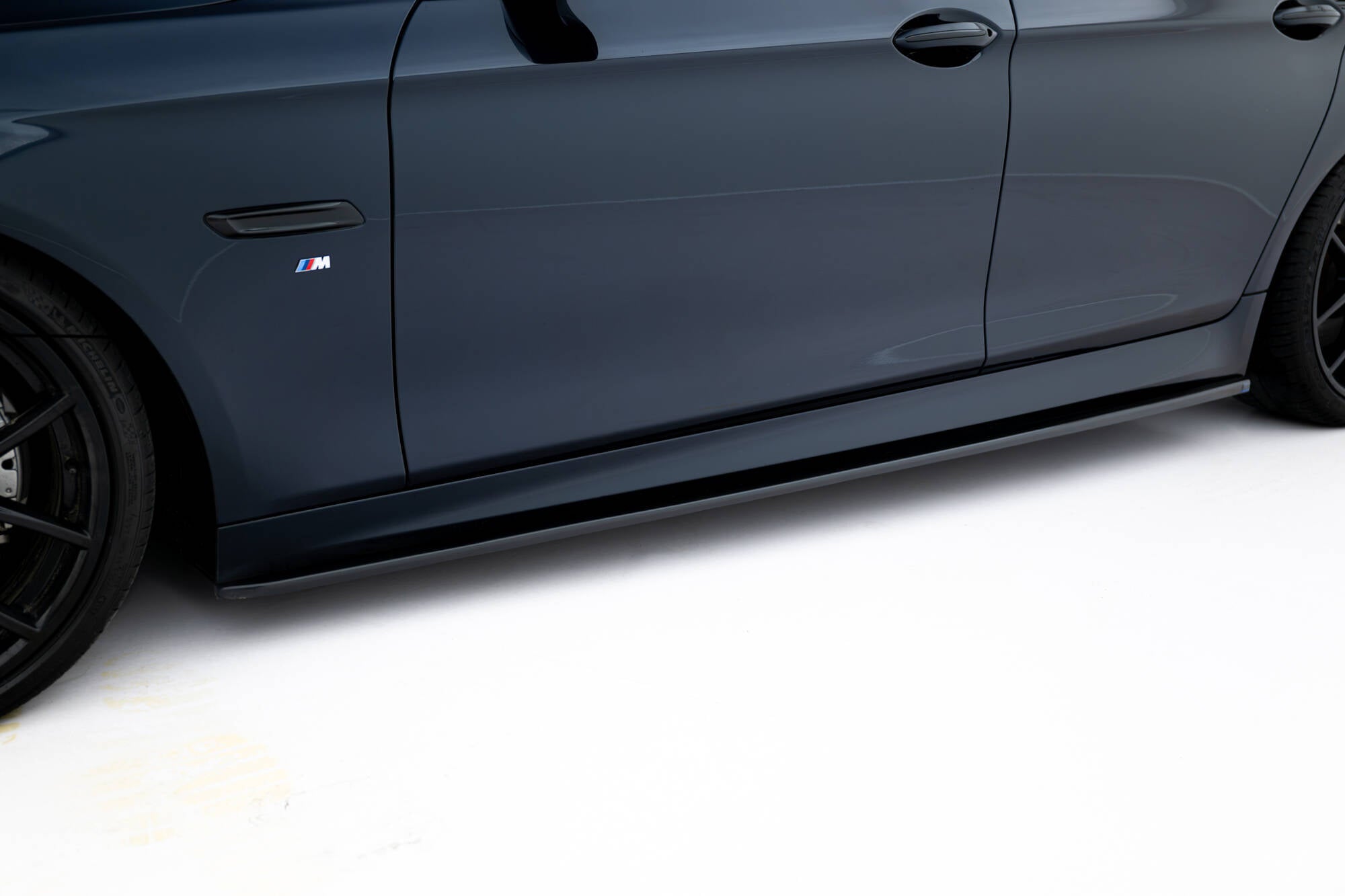 Maxton Design - Seitenschweller V2 Ansatz für BMW 5er F10/F11 M - Paket / M5 - Aerowerk.
