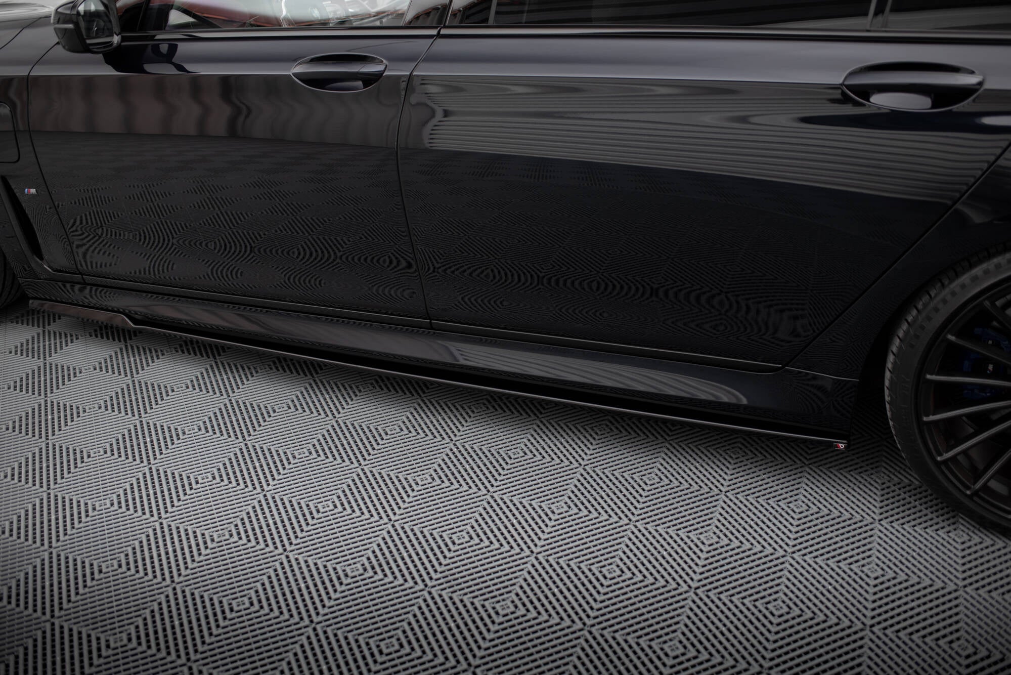 Maxton Design - Seitenschweller V2 Ansatz für BMW 7 Lang M - Paket G12 - Aerowerk.