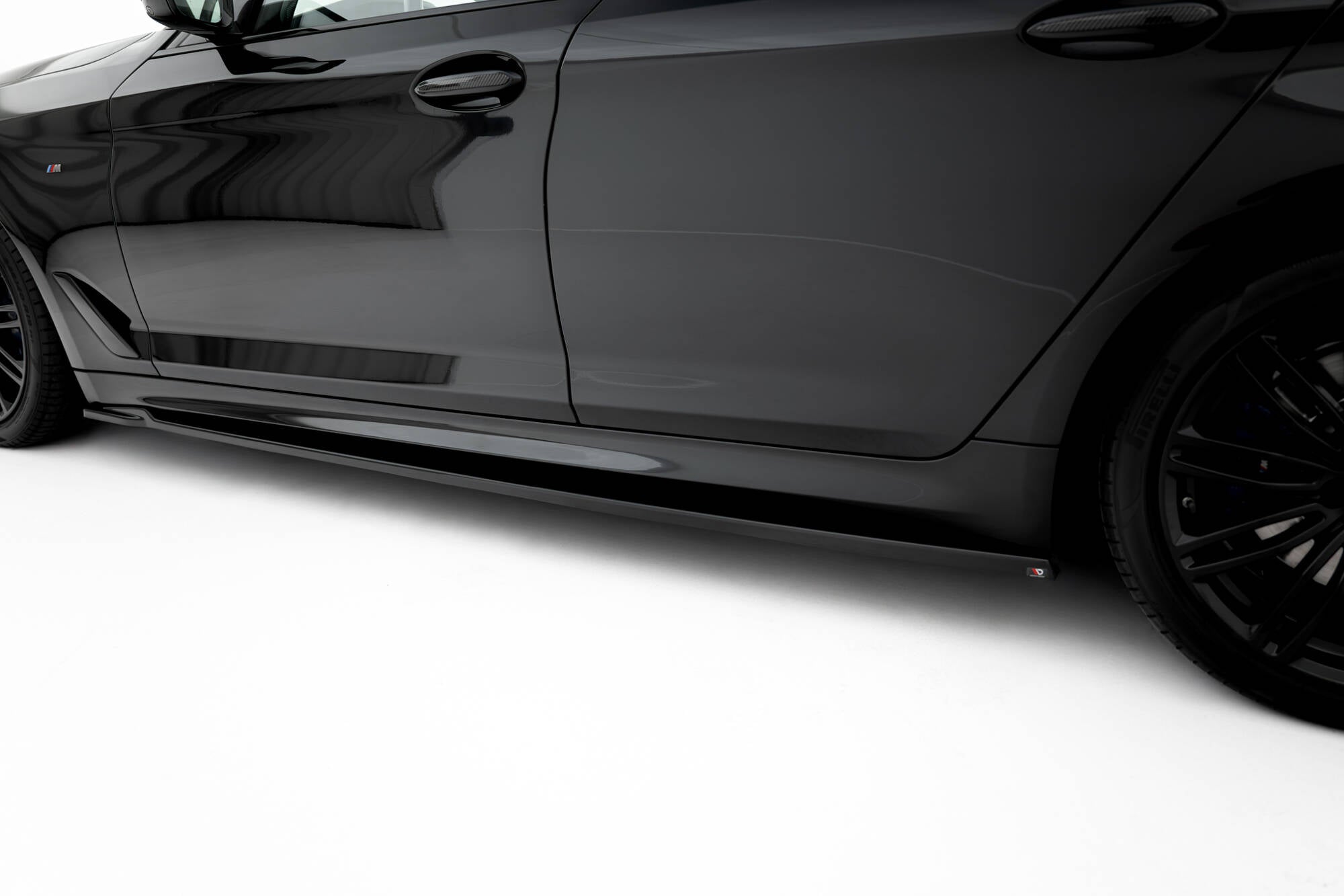 Maxton Design - Seitenschweller V.2 Ansatz für BMW M550i / M550d Limousine G30 / G30 Facelift - Aerowerk.