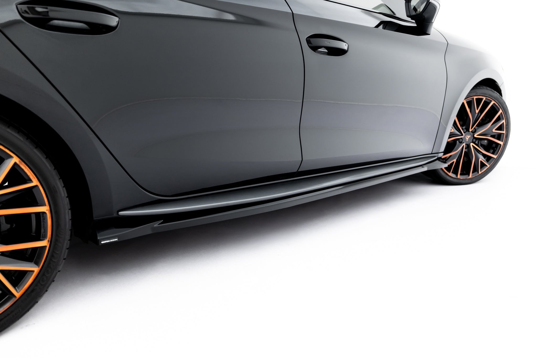 Maxton Design - Seitenschweller V2 Ansatz für Cupra Leon ST / Hatchback Aero Mk1 / Mk1 Facelift - Aerowerk.