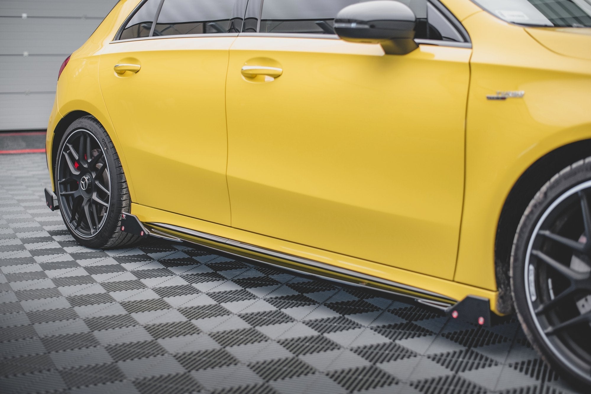 Maxton Design - Seitenschweller V2 Ansatz für + Flaps für Mercedes - AMG A45 S - Aerowerk.