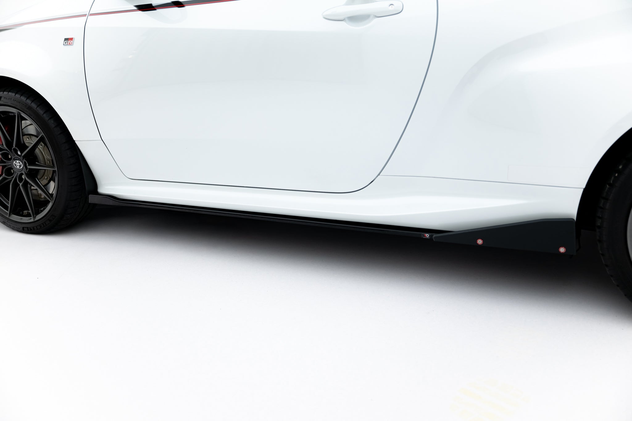 Maxton Design - Seitenschweller V2 Ansatz für + Flaps für Toyota GR Yaris Mk4 - Aerowerk.