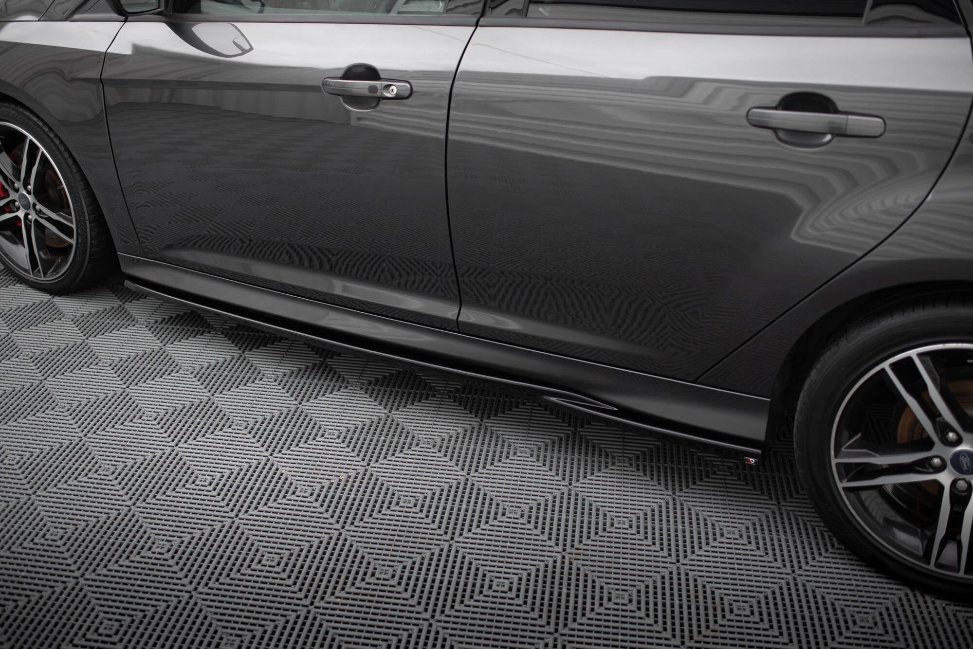 Maxton Design - Seitenschweller V2 Ansatz für Ford Focus ST Mk3 - Aerowerk.