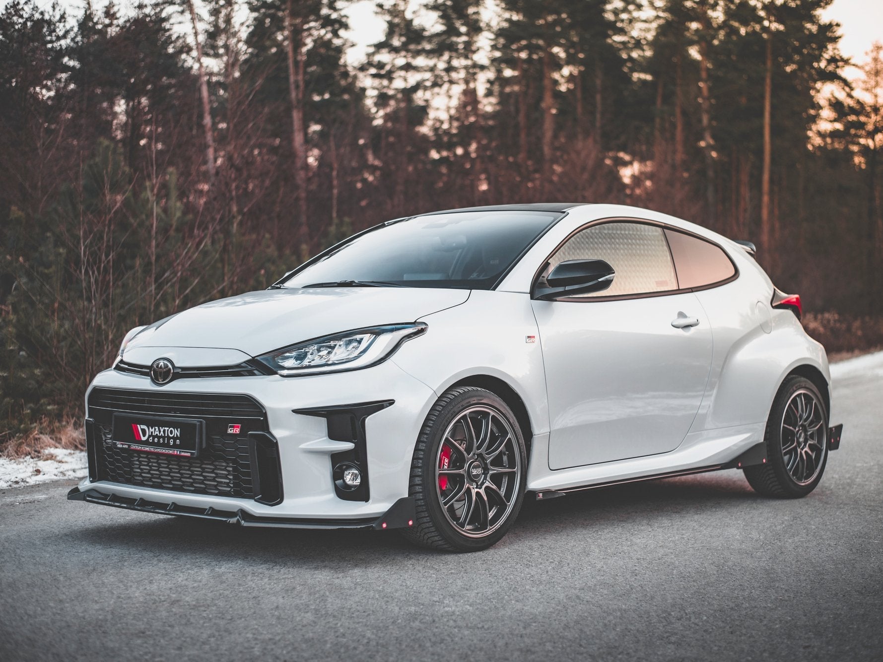 Maxton Design - Seitenschweller V2 Ansatz für für + Flaps Toyota GR Yaris Mk4 - Aerowerk.