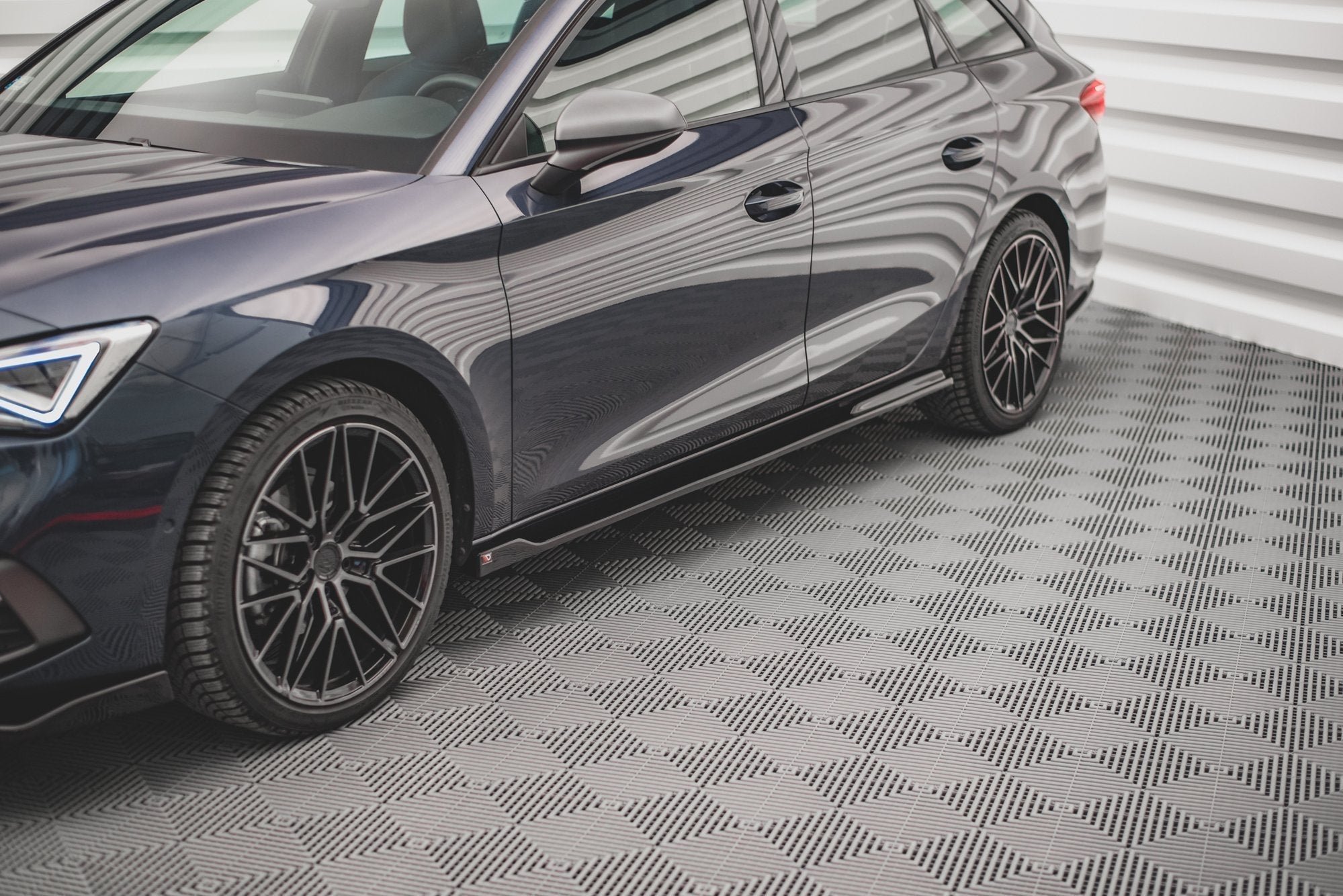 Maxton Design - Seitenschweller V2 Ansatz für Seat Leon FR ST / Hatchback Mk4 / Cupra Leon ST / Hatchback Mk1 / Mk1 Facelift - Aerowerk.