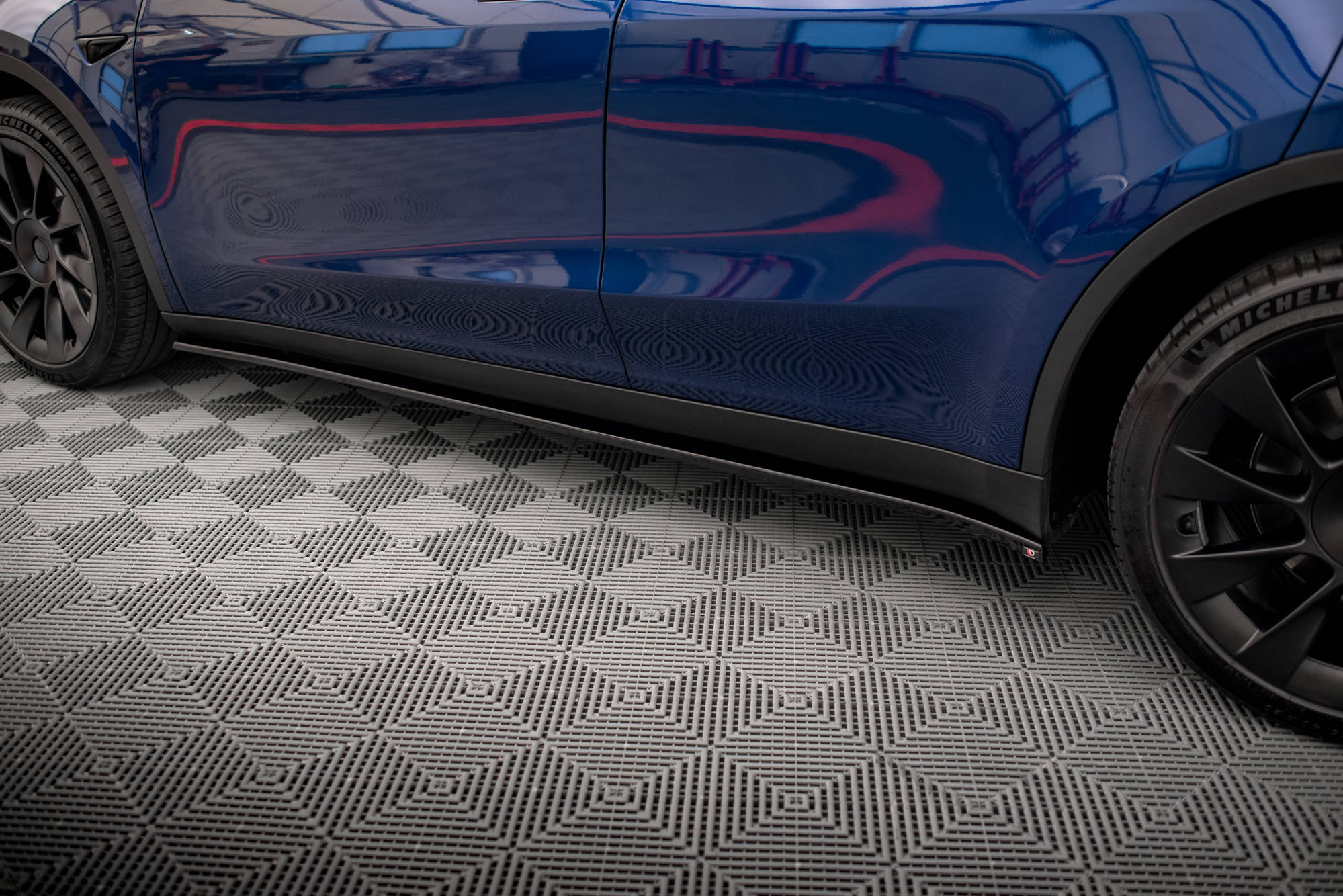 Maxton Design - Seitenschweller V2 Ansatz für Tesla Model Y - Aerowerk.