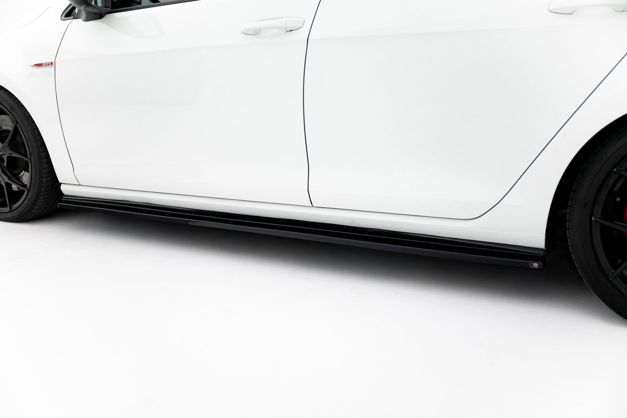 Maxton Design - Seitenschweller V2 Ansatz für VW Golf 7 GTI (verengen) - Aerowerk.