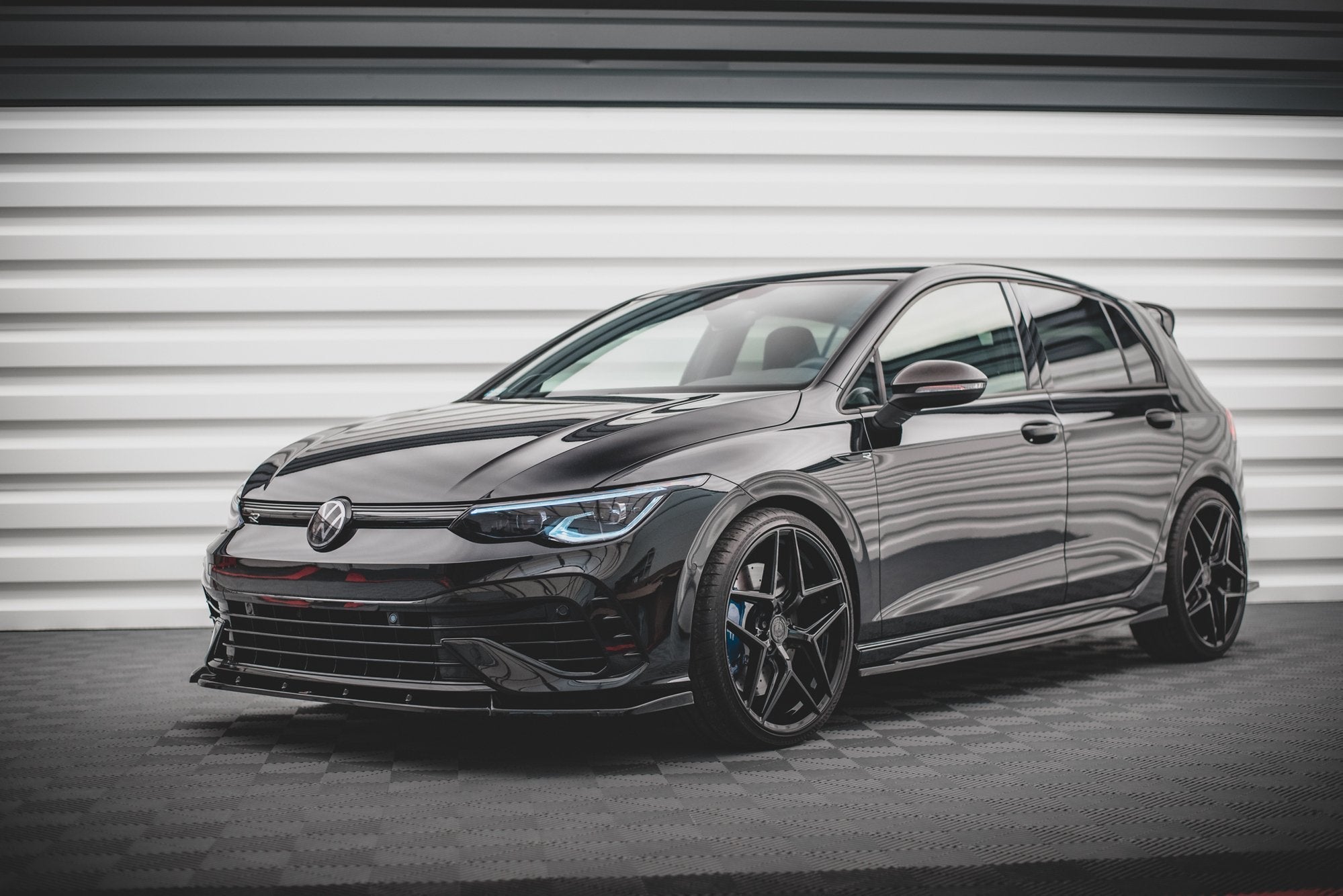 Maxton Design - Seitenschweller V2 Ansatz für VW Golf R Mk8 Facelift - Aerowerk.