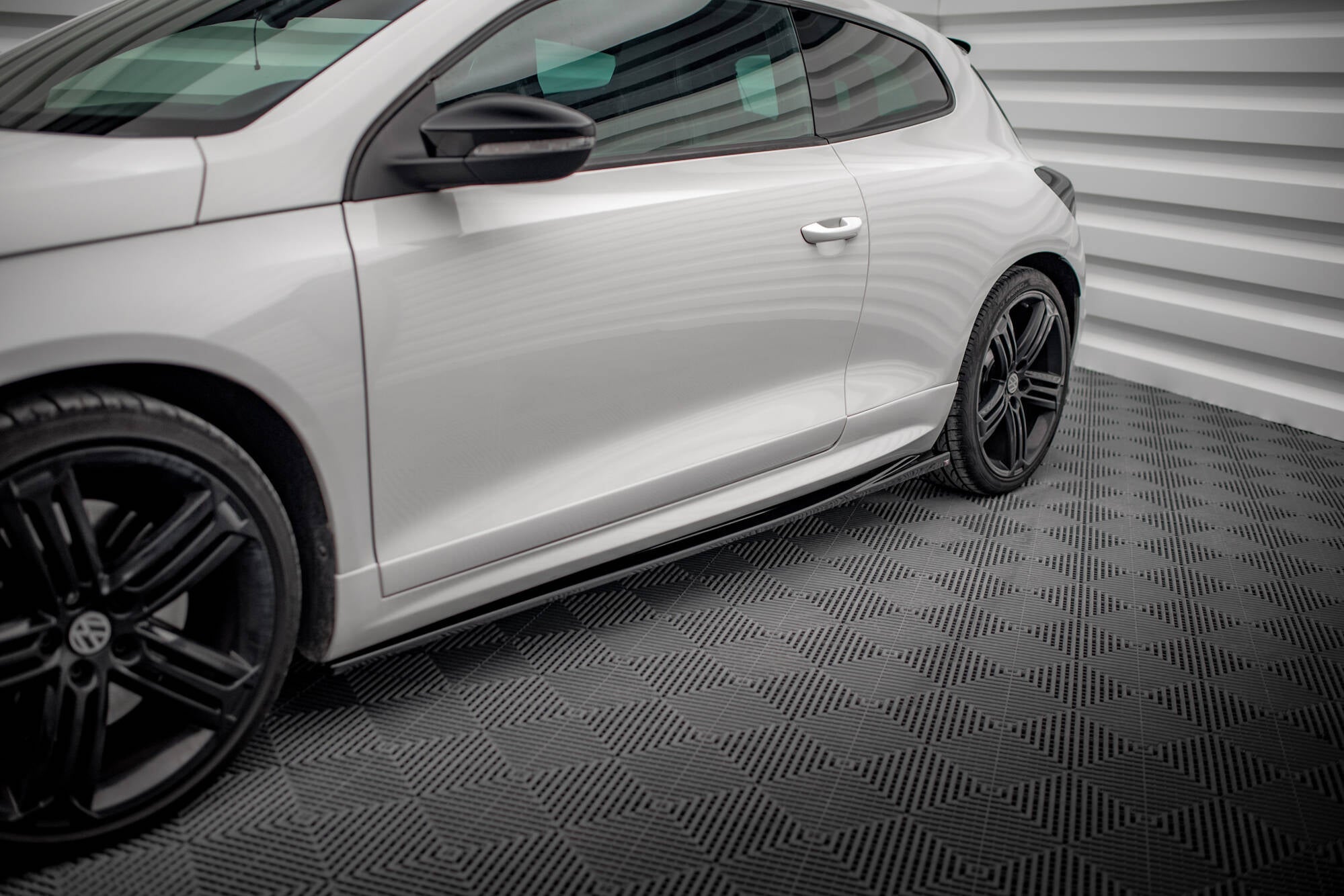 Maxton Design - Seitenschweller V2 Ansatz für VW Scirocco R Mk3 - Aerowerk.