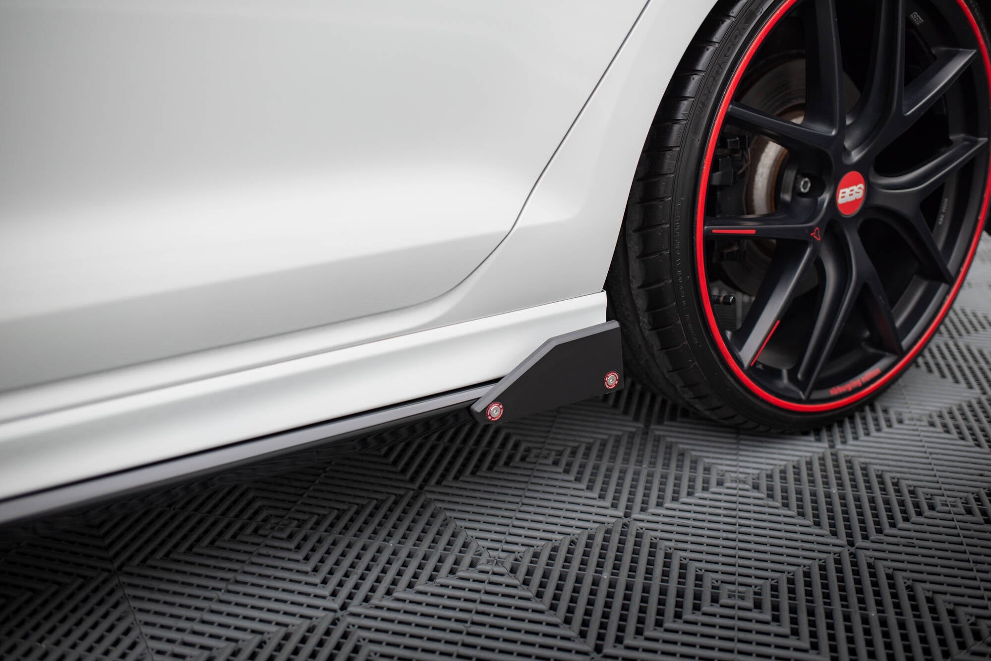Maxton Design - Seitenschweller V3 Ansatz für + Flaps für VW Golf R / R - Line Mk7 - Aerowerk.