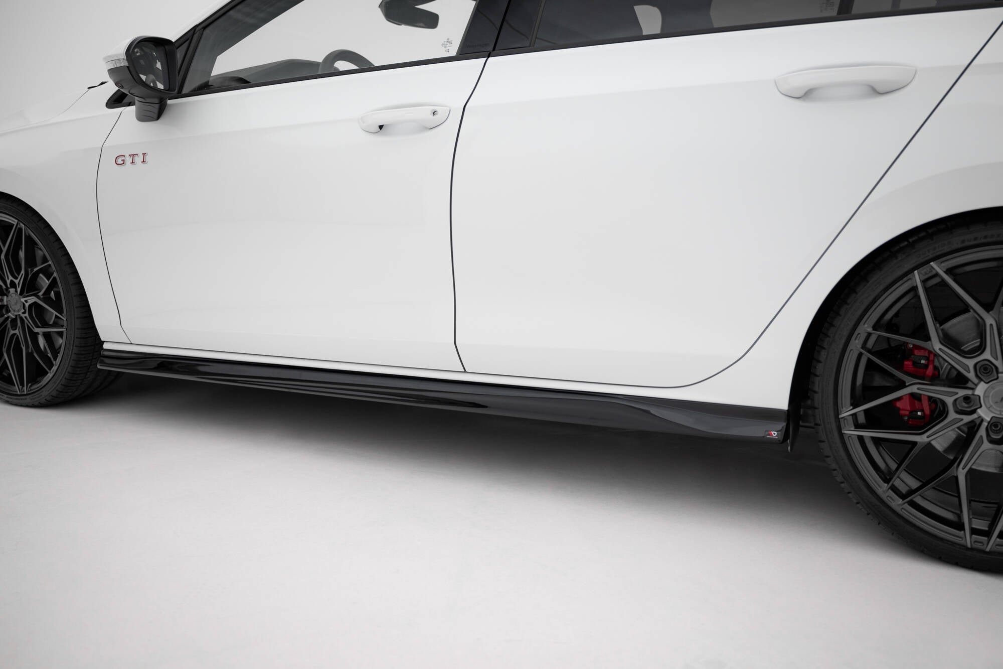 Maxton Design - Seitenschweller V3 Ansatz für für VW Golf GTI / GTE / GTI Clubsport / GTD / R - Line Mk8 - Aerowerk.