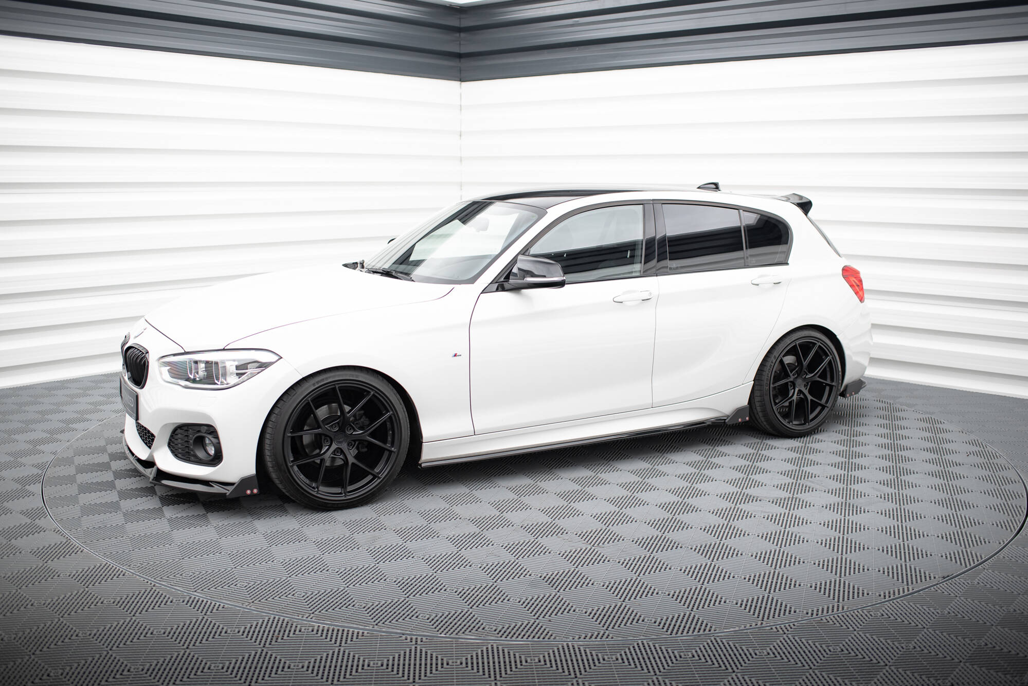 Maxton Design - Seitenschweller V.4 Ansatz für + Flaps BMW 1er M - Paket / M140i F20 Facelift - Aerowerk.