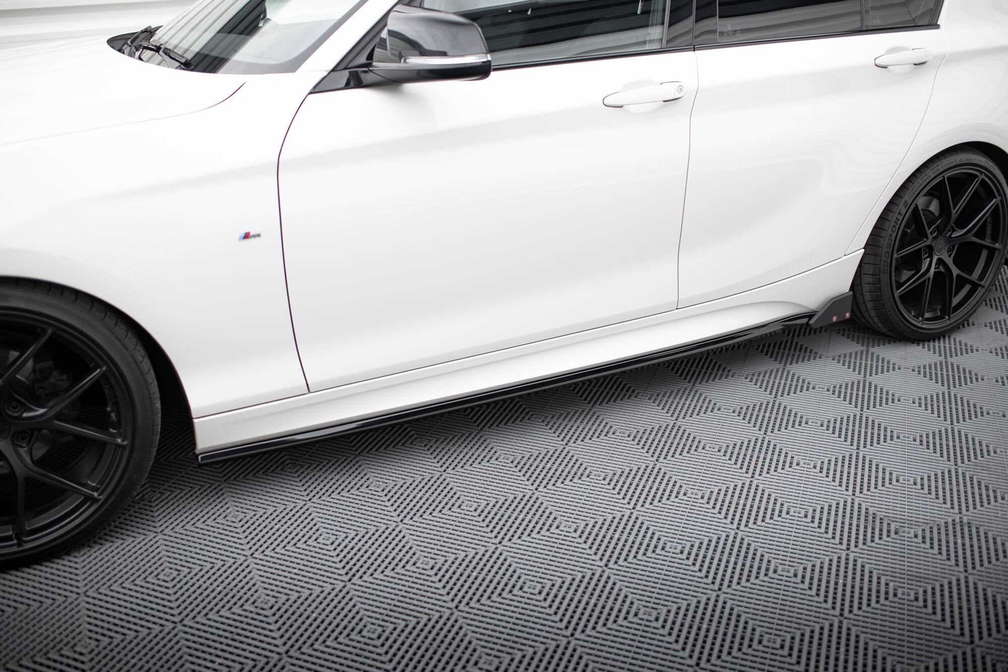 Maxton Design - Seitenschweller V.4 Ansatz für + Flaps BMW 1er M - Paket / M140i F20 Facelift - Aerowerk.
