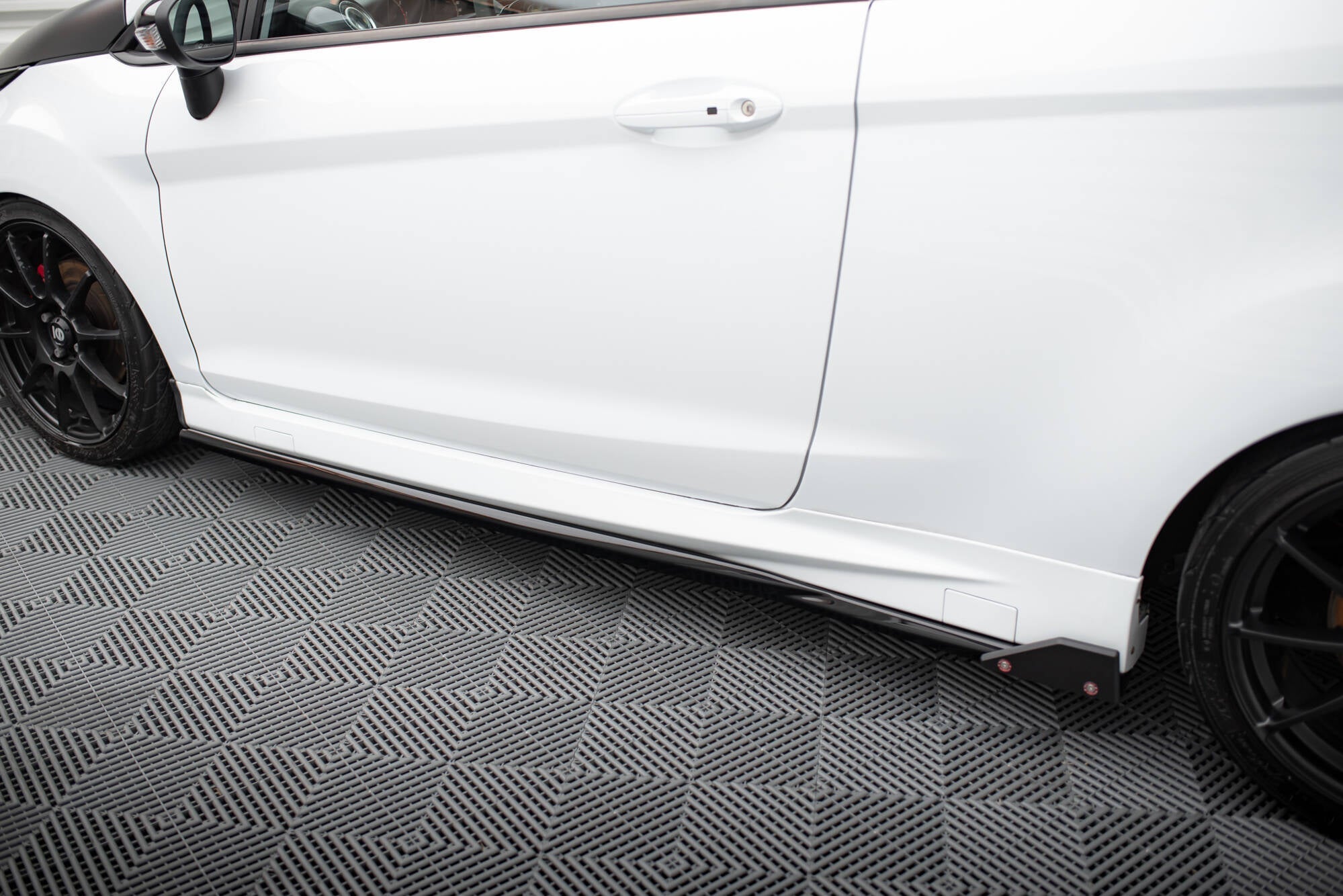 Maxton Design - Seitenschweller V4 Ansatz für + Flaps Ford Fiesta ST / ST - Line Mk7 - Aerowerk.