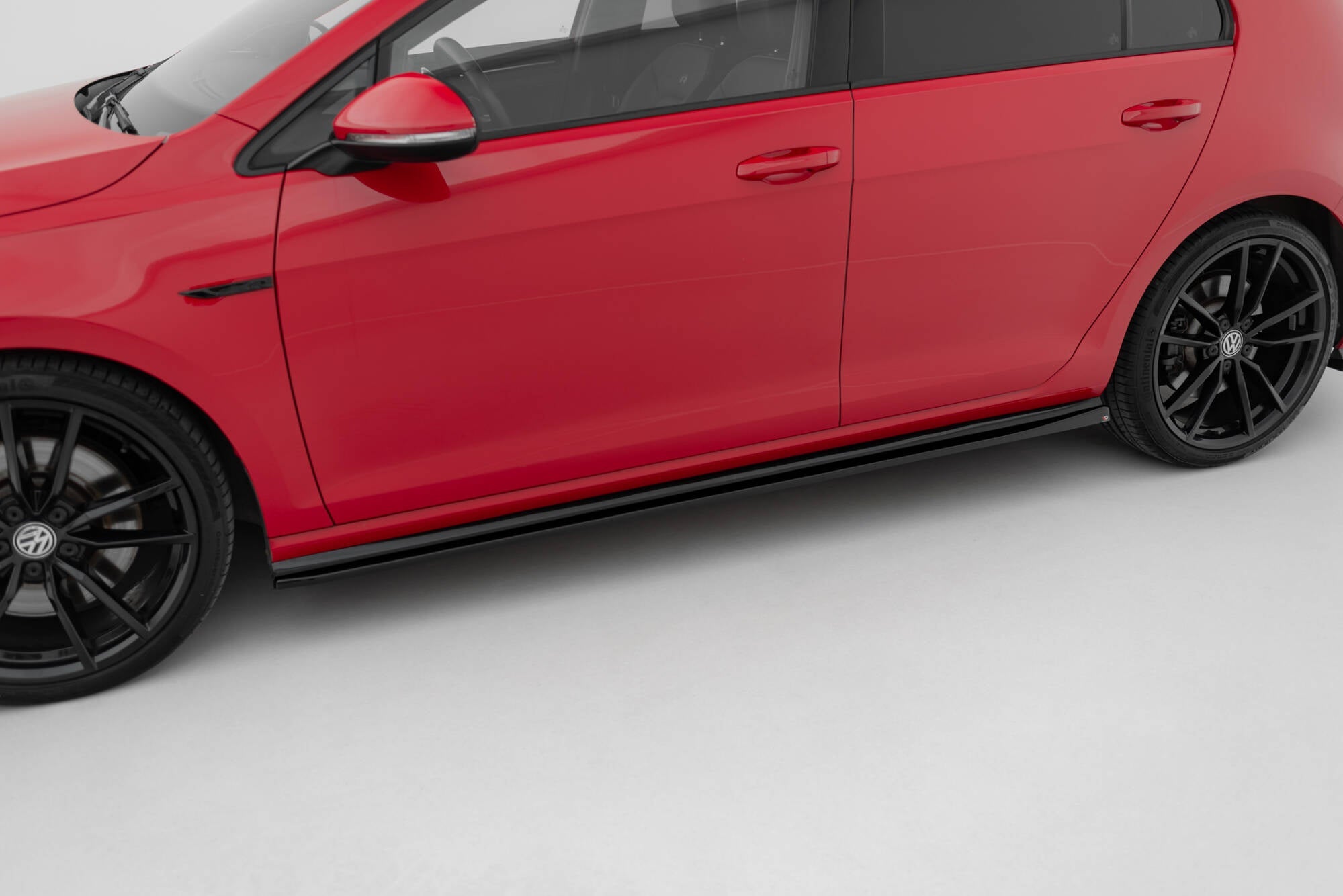 Maxton Design - Seitenschweller V4 Ansatz für VW Golf R / R - Line Mk7 Facelift - Aerowerk.