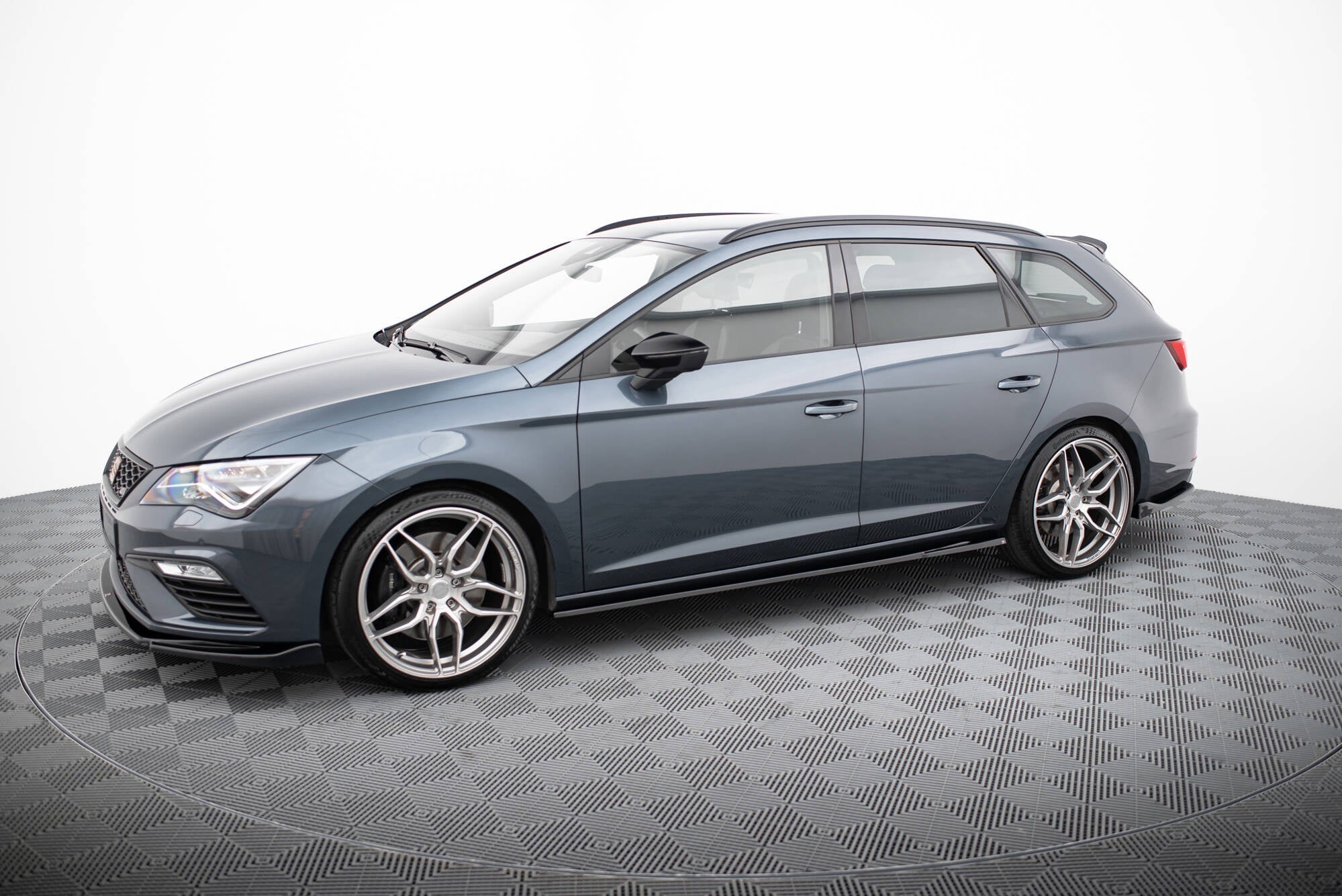 Maxton Design - Seitenschweller V5 Ansatz für Seat Leon Cupra / FR Mk3 / Mk3 Facelift - Aerowerk.