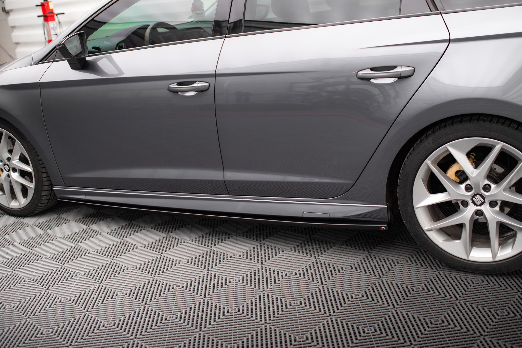 Maxton Design - Seitenschweller V5 Ansatz für Seat Leon Cupra / FR / Standard Mk3 / Mk3 Facelift - Aerowerk.