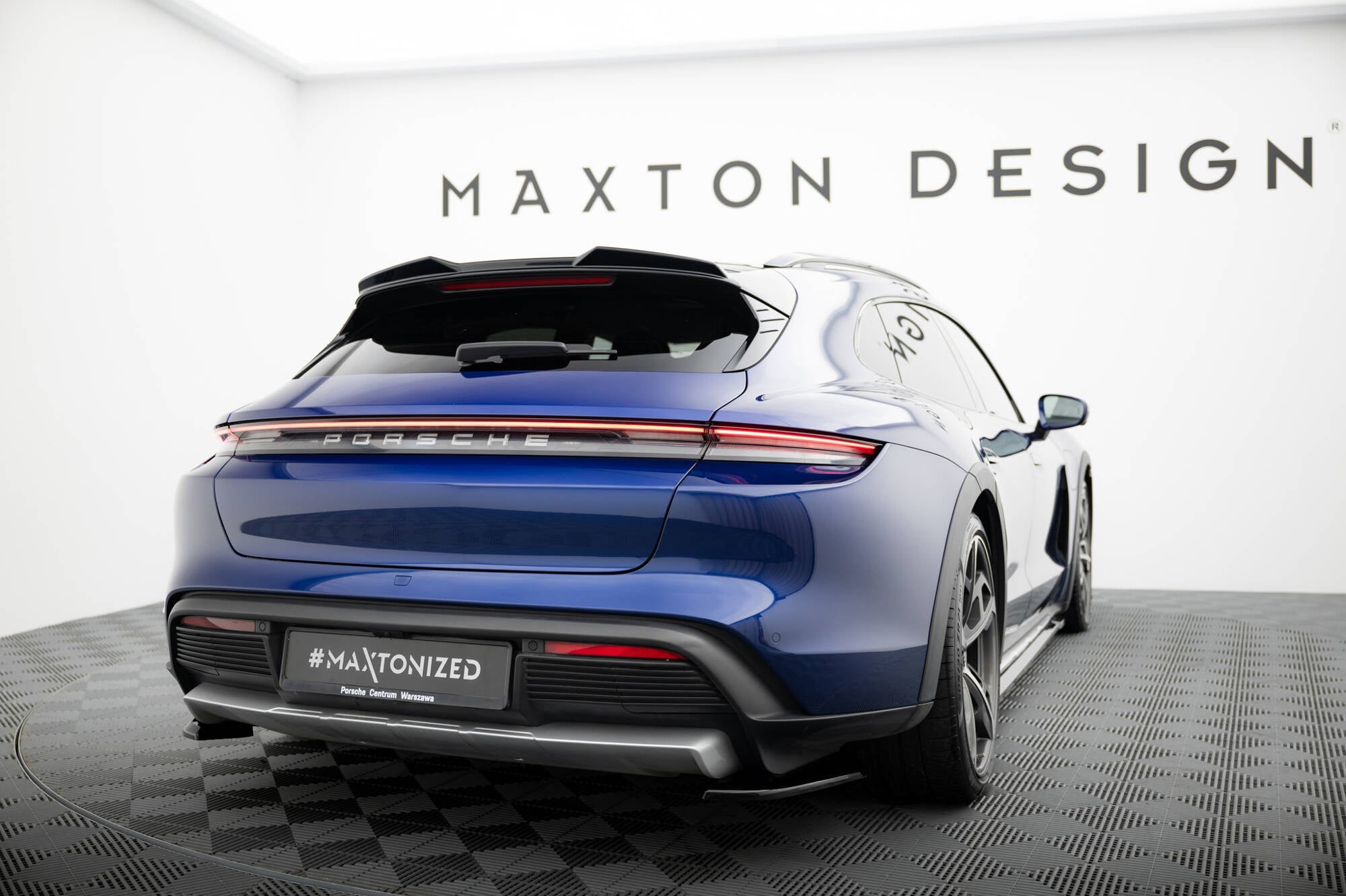 Maxton Design - Spoiler 3D für Porsche Taycan Cross Turismo 4S - Aerowerk.