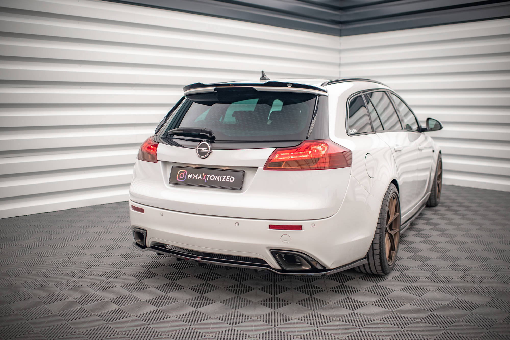 Maxton Design - Spoiler für Opel Insignia OPC Sports Tourer Mk1 - Aerowerk.