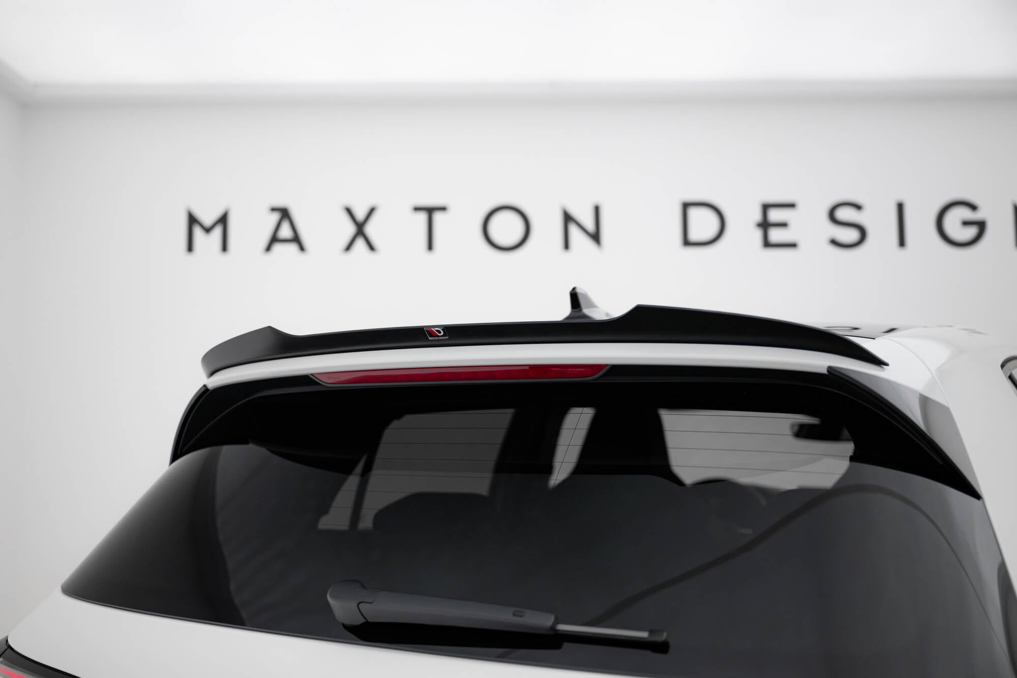 Maxton Design - Spoiler V1 für VW Golf GTI / GTE / GTD / R - Line / R Mk8 - Aerowerk.