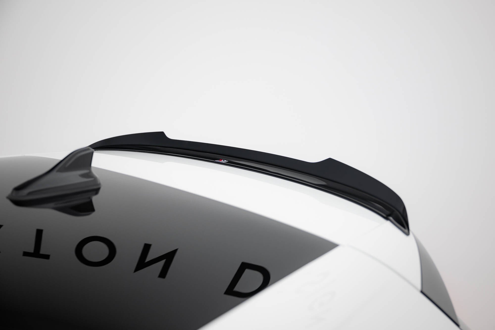 Maxton Design - Spoiler V1 für VW Golf GTI / GTE / GTD / R - Line / R Mk8 - Aerowerk.