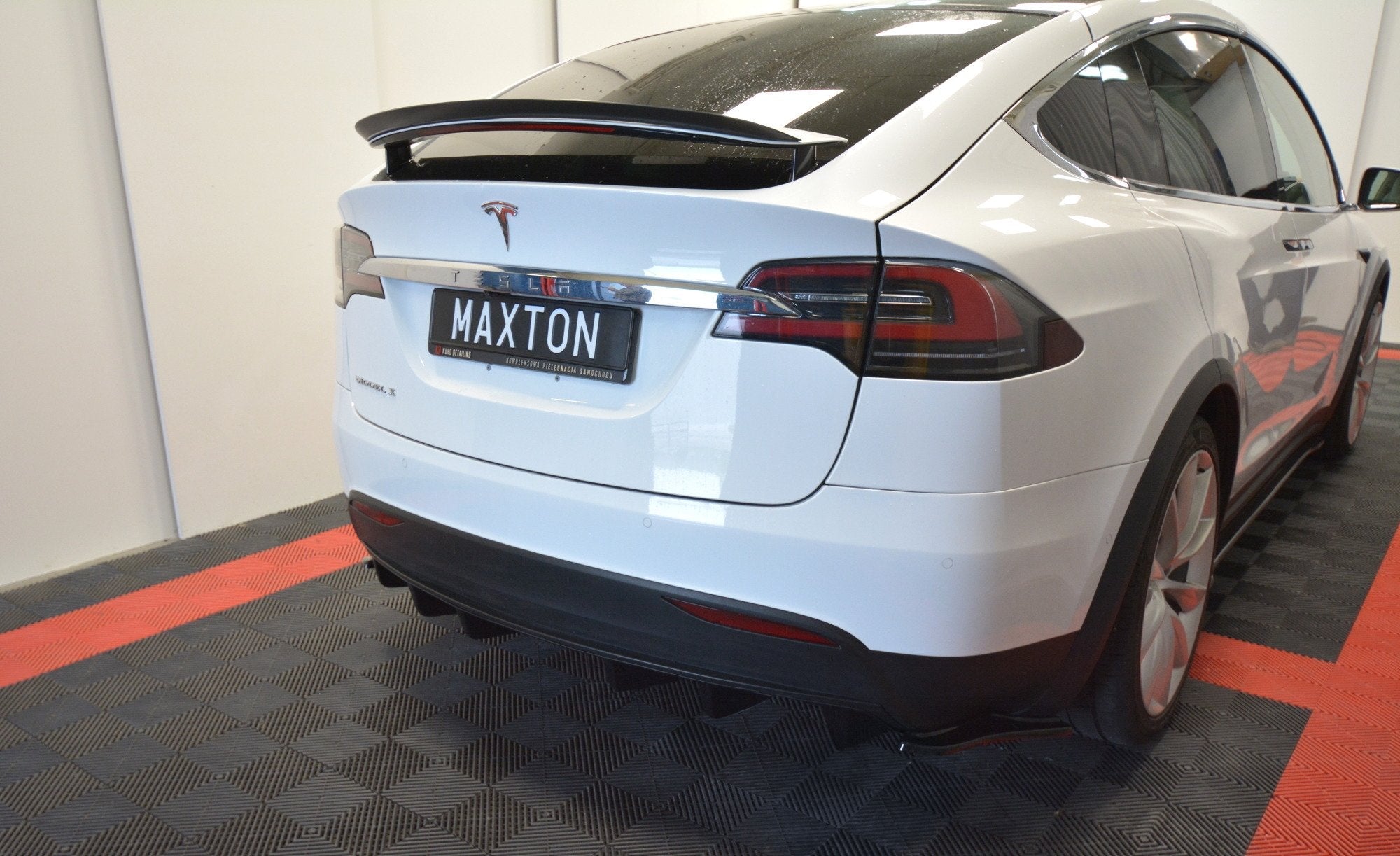 Maxton Design - Spoiler V2 für TESLA MODEL X - Aerowerk.