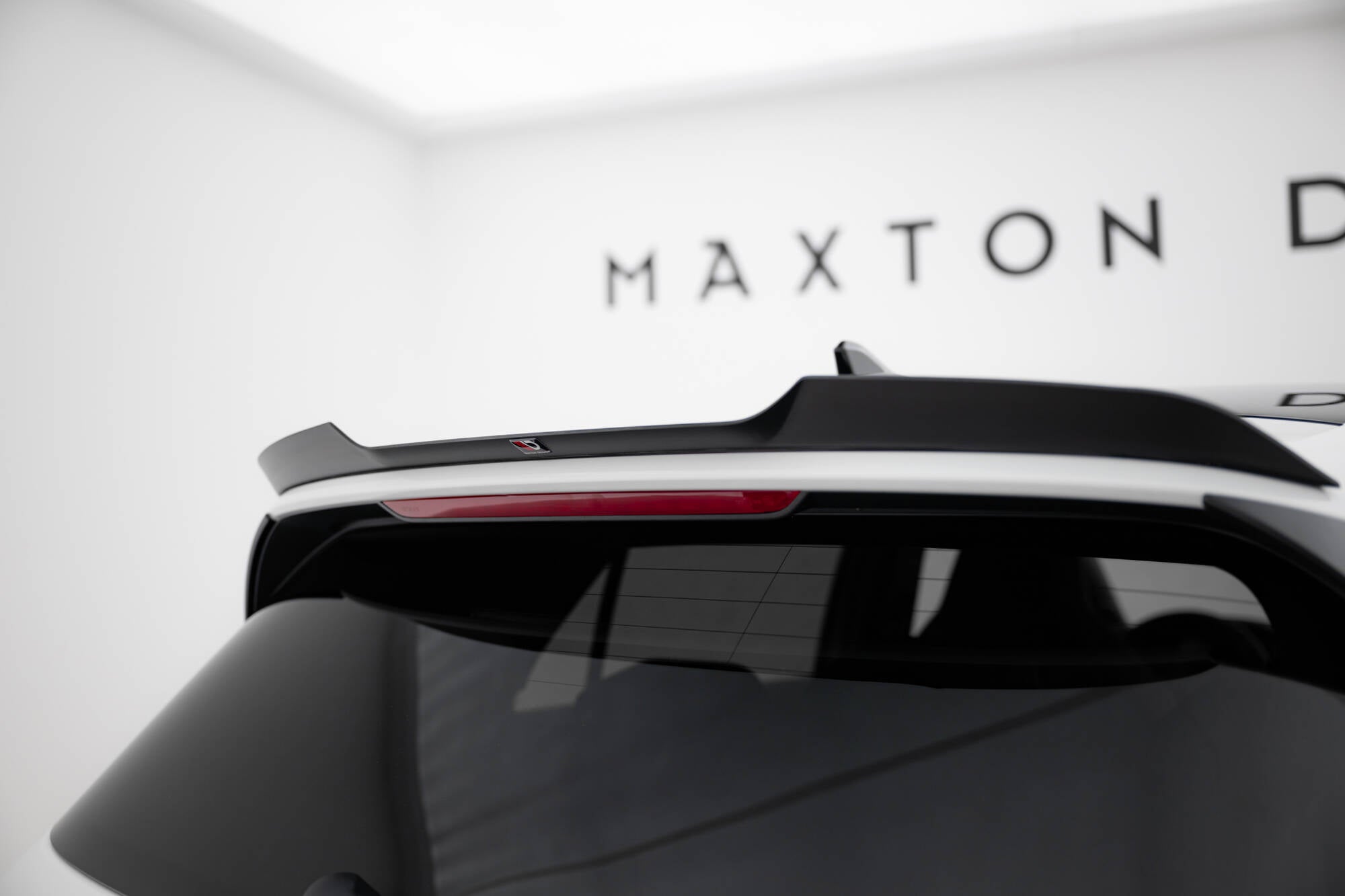 Maxton Design - Spoiler V2 für VW Golf GTI / GTE / GTD / R - Line / R Mk8 - Aerowerk.