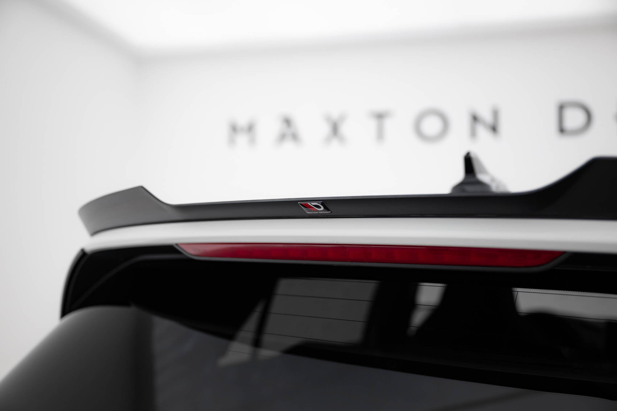 Maxton Design - Spoiler V2 für VW Golf GTI / GTE / GTD / R - Line / R Mk8 - Aerowerk.