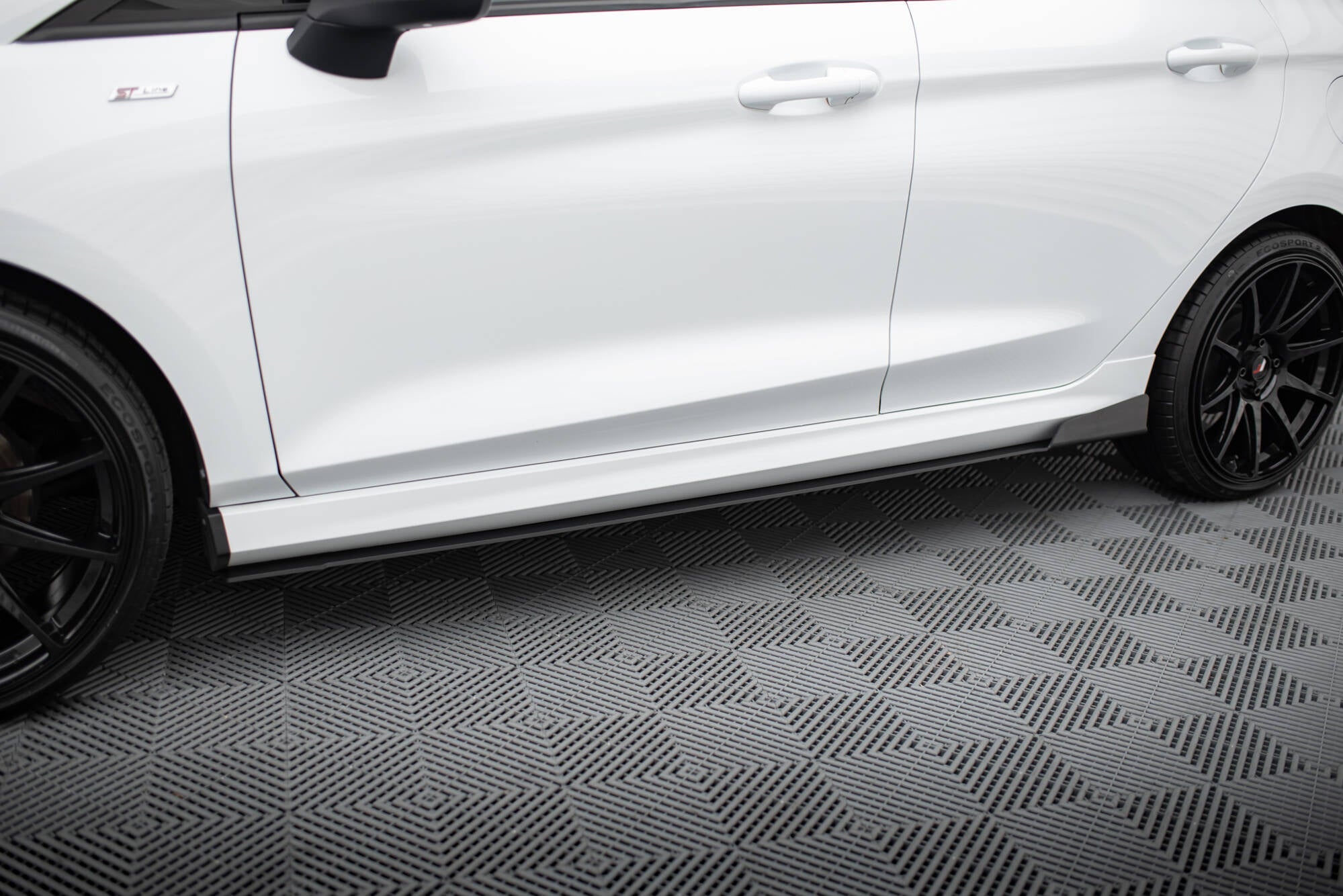 Maxton Design - Sport Seitenschweller V1 Ansatz für für Ford Fiesta Mk8 ST / ST - Line - Aerowerk.