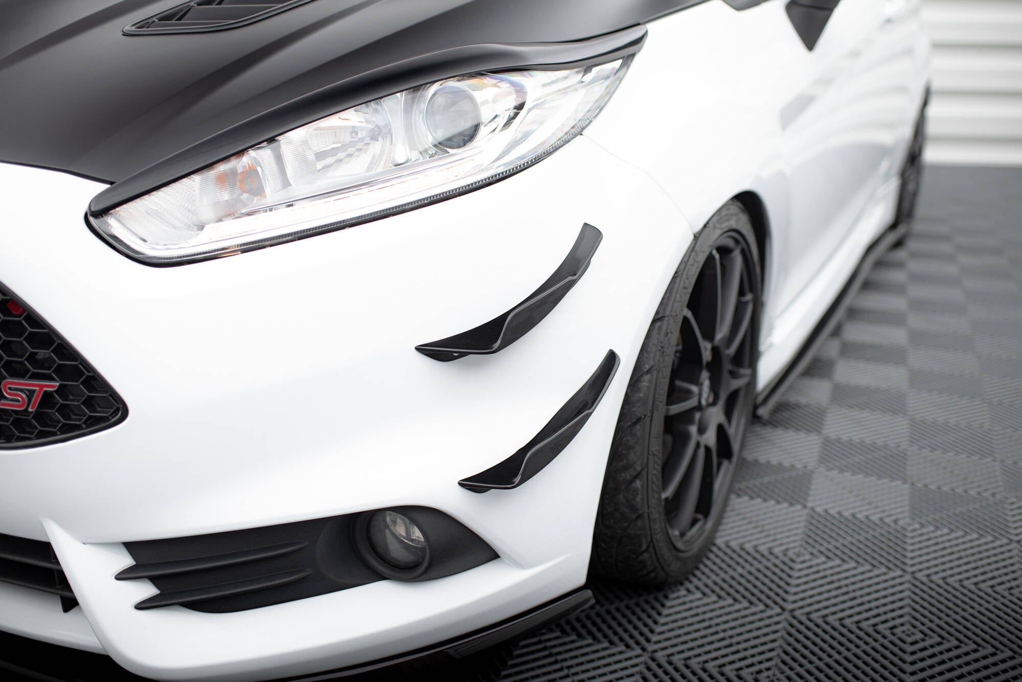 Maxton Design - Stoßstangen Flaps Wings vorne Canards für Ford Fiesta 7 ST Facelift - Aerowerk.