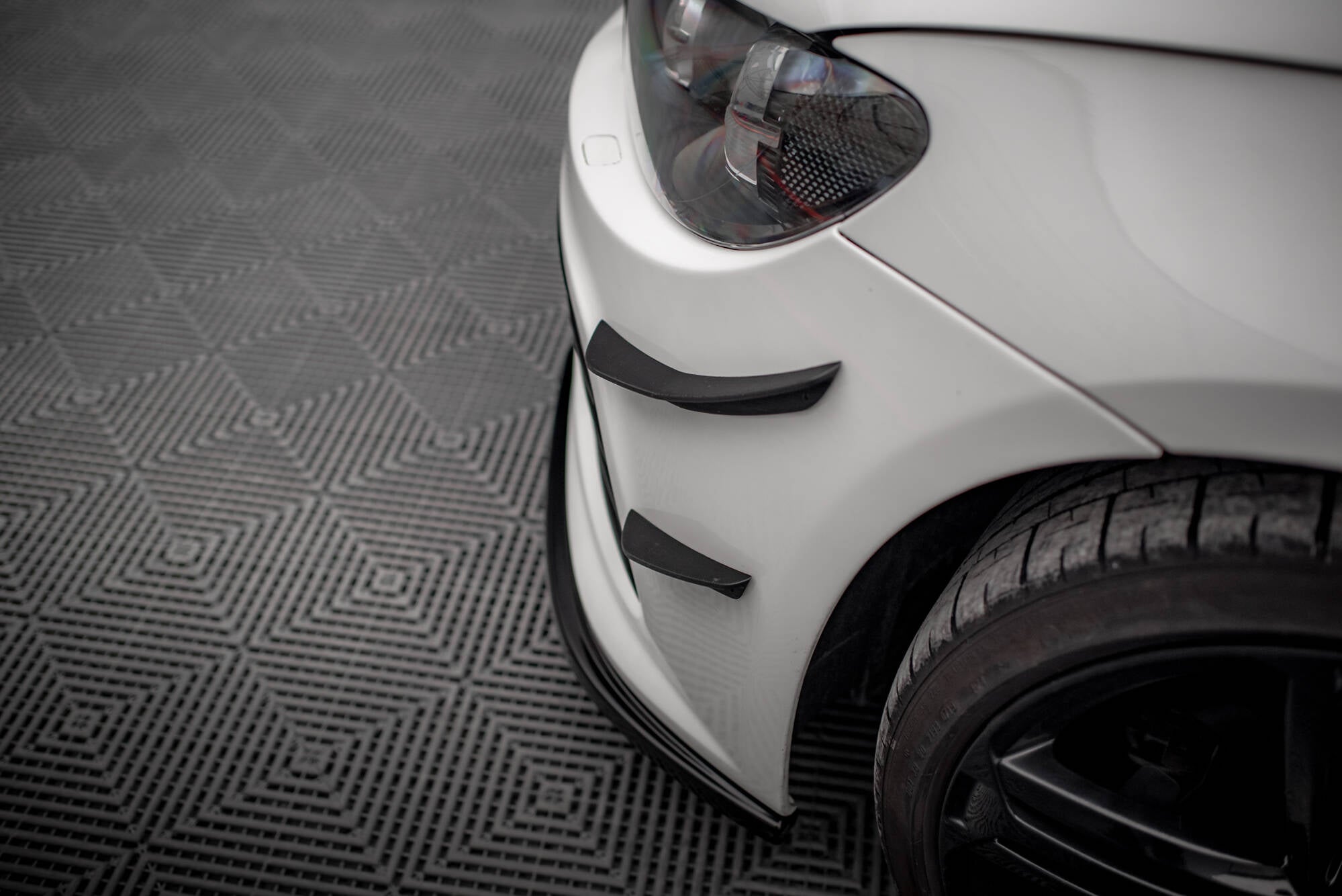 Maxton Design - Stoßstangen Flaps Wings vorne Canards für VW Scirocco R Mk3 - Aerowerk.