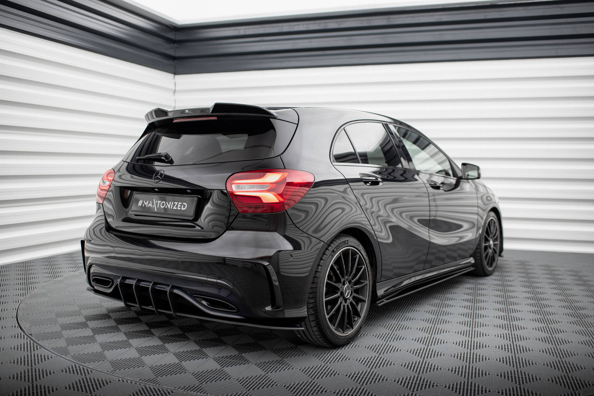 Maxton Design - Street Pro Diffusor für Mercedes - Benz A AMG - Line W176 Facelift - Aerowerk.
