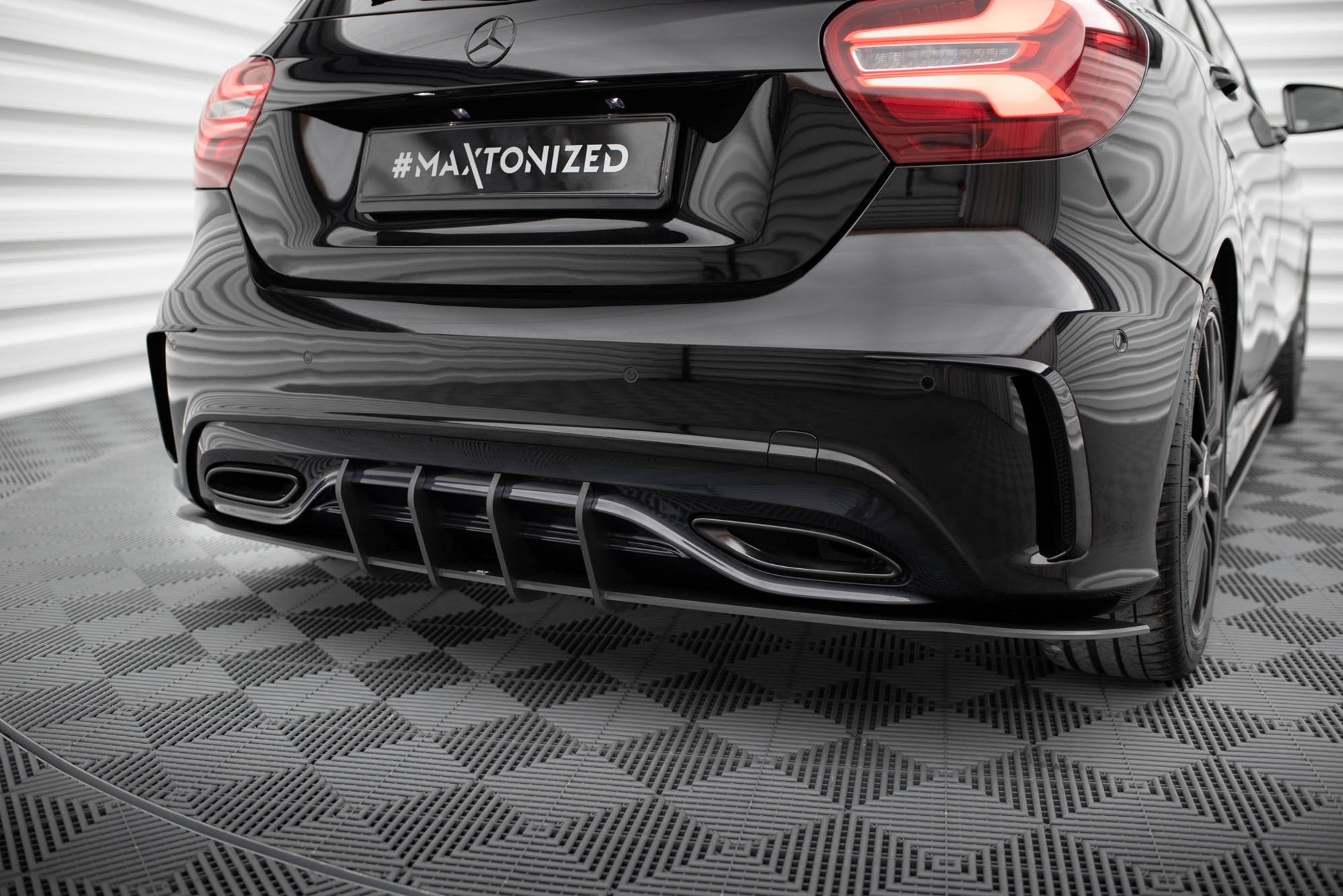 Maxton Design - Street Pro Diffusor für Mercedes - Benz A AMG - Line W176 Facelift - Aerowerk.