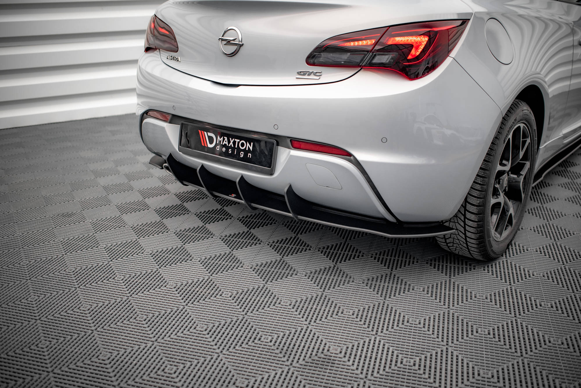 Maxton Design - Street Pro Diffusor für Opel Astra GTC OPC - Line J - Aerowerk.