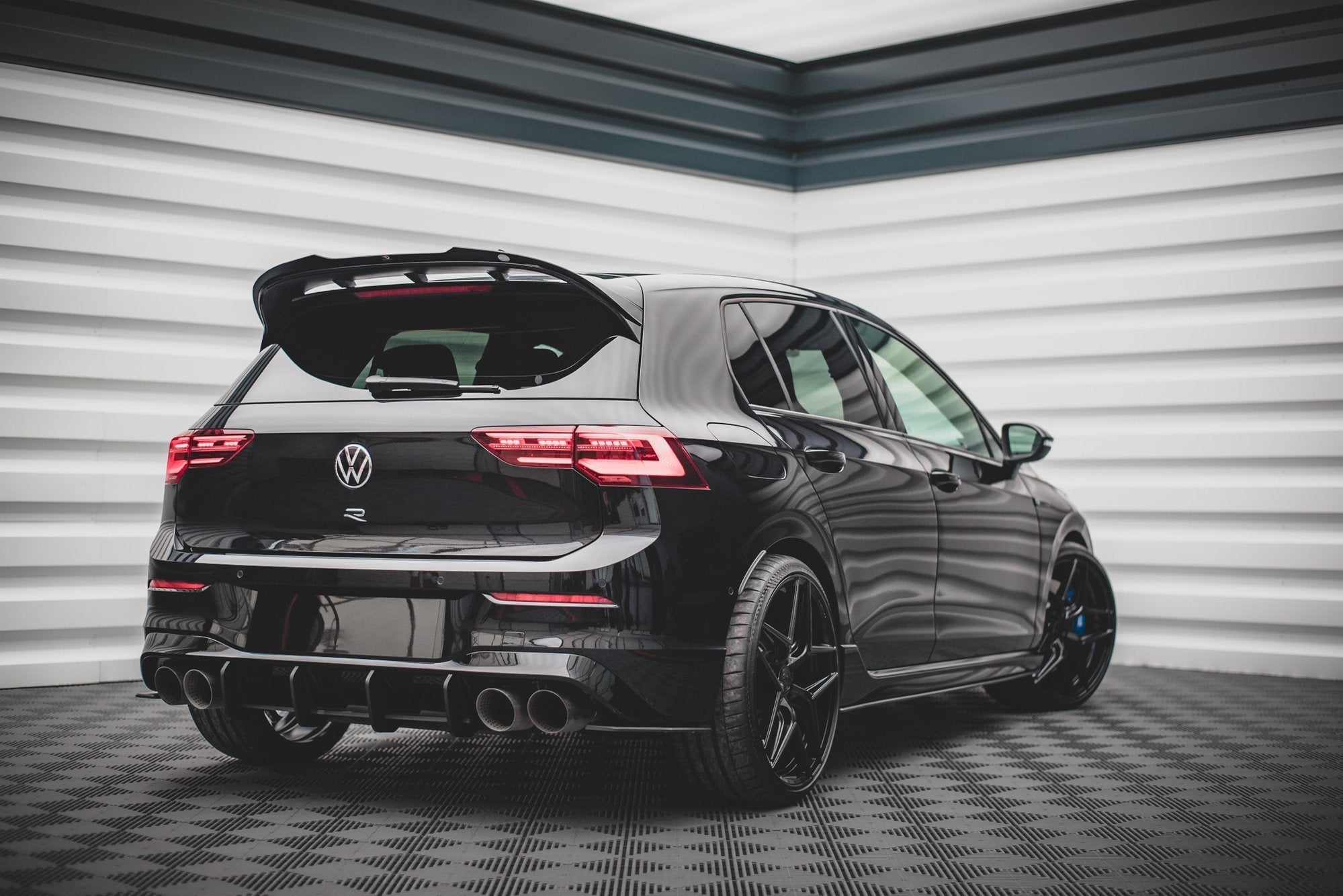 Maxton Design - Street Pro Diffusor für VW Golf R Mk8 - Aerowerk.