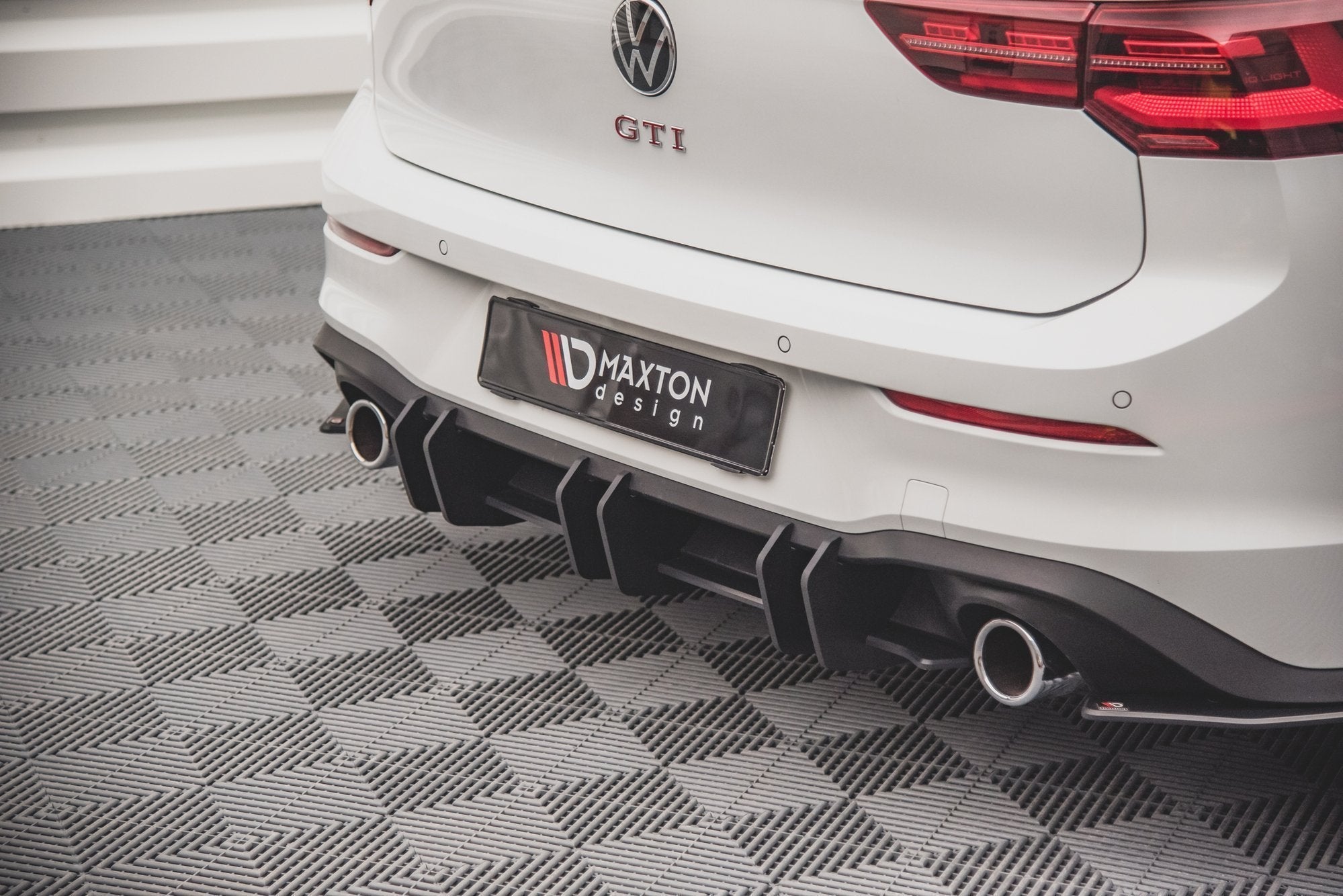 Maxton Design - Street Pro Diffusor V2 für VW Golf GTI Mk8 - Aerowerk.