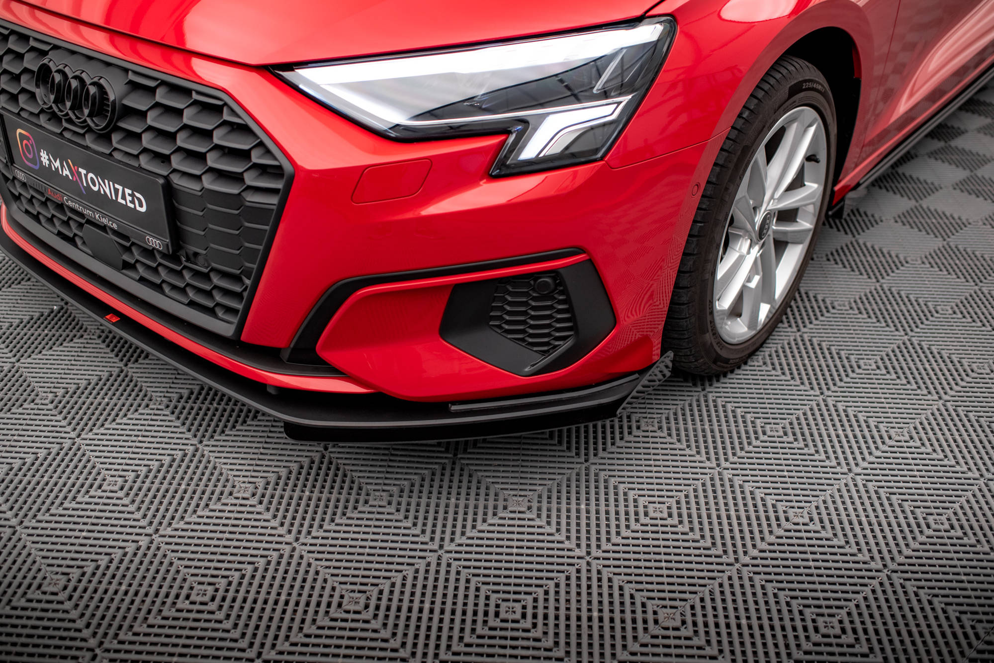 Maxton Design - Street Pro Frontlippe + Flaps für Audi A3 8Y - Aerowerk.