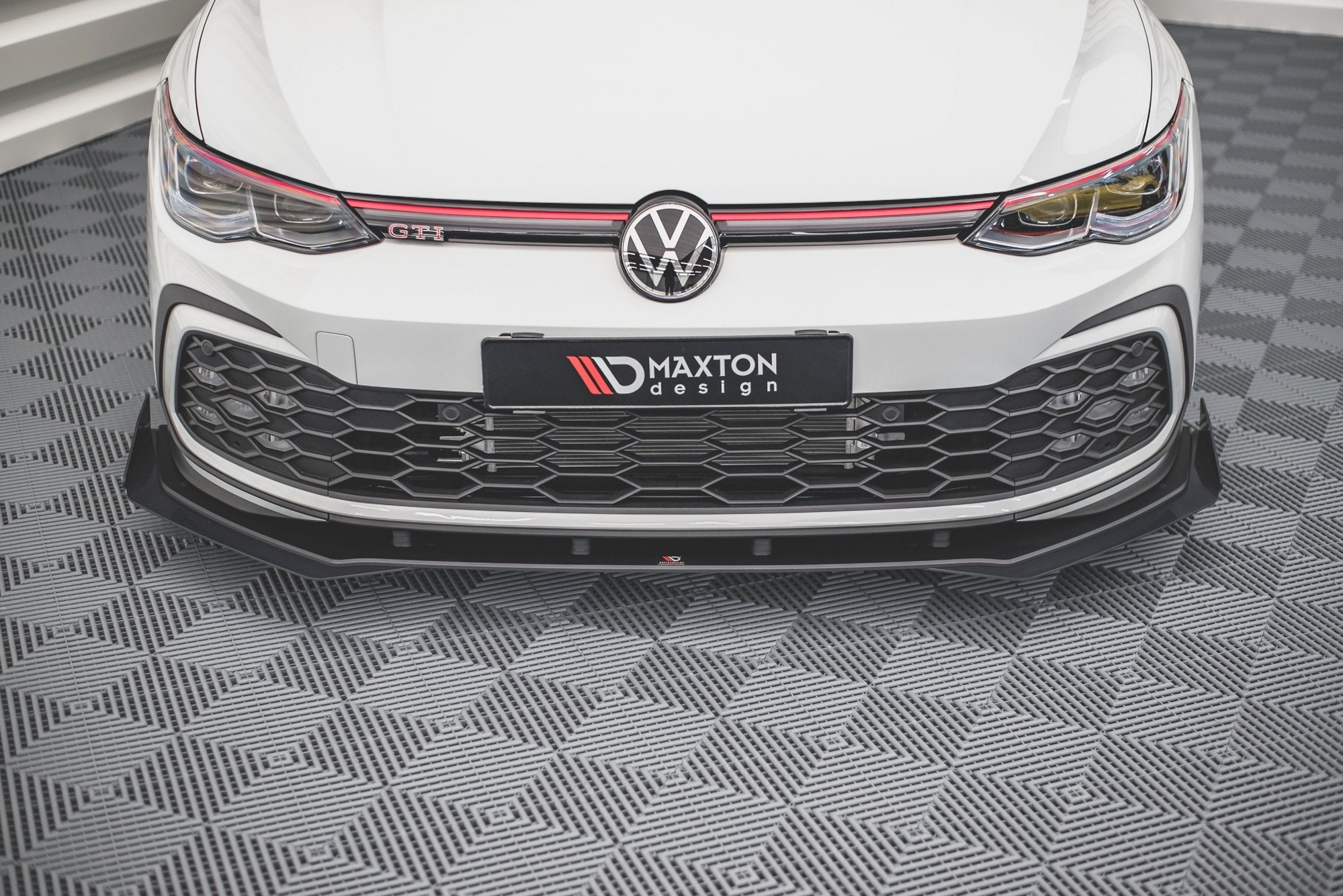 Maxton Design - Street Pro Frontlippe für + Flaps für VW Golf GTI / GTE / GTD / R - Line Mk8 - Aerowerk.