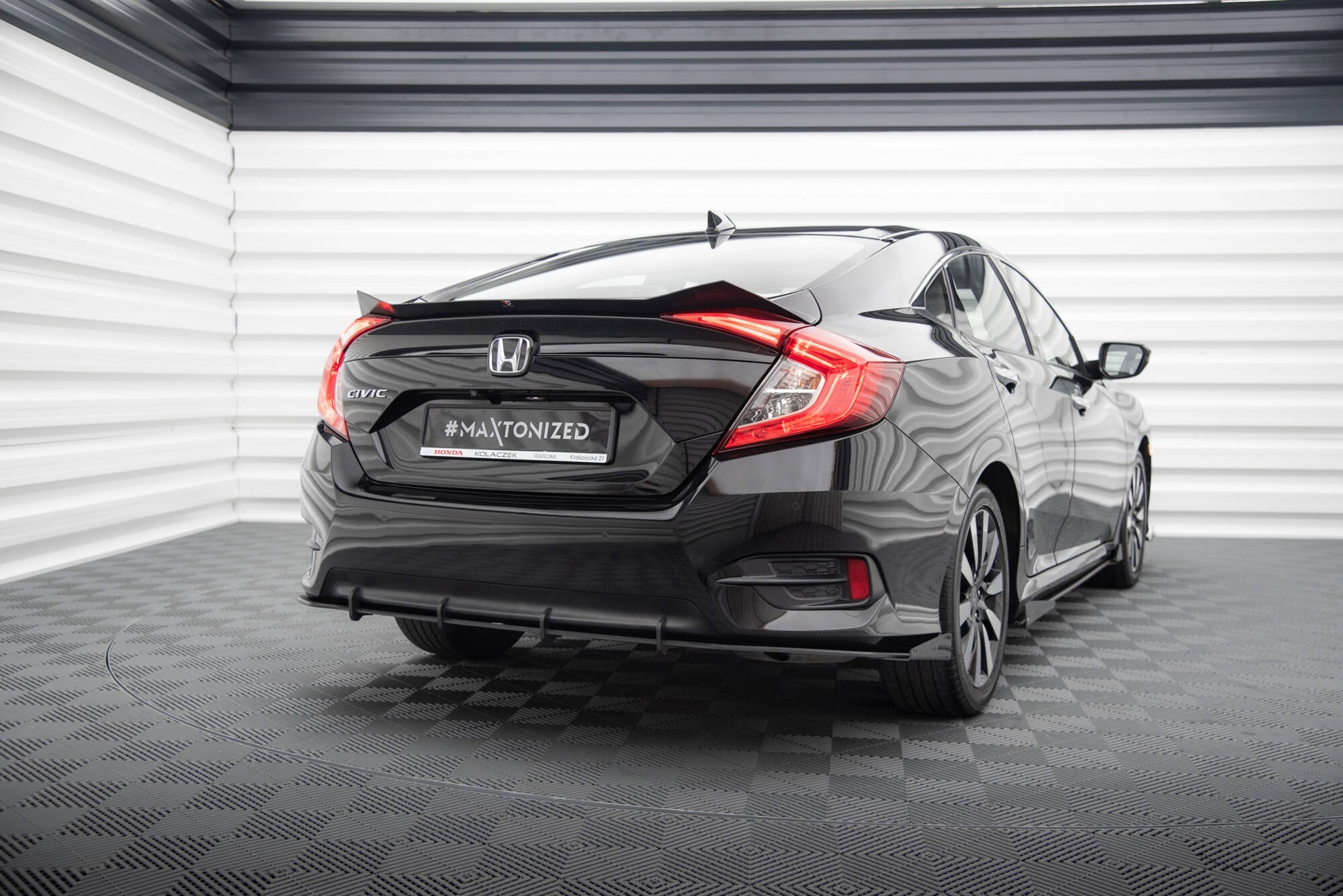 Maxton Design - Street Pro Heck Ansatz Flaps Diffusor + Flaps für Honda Civic Mk10 - Aerowerk.