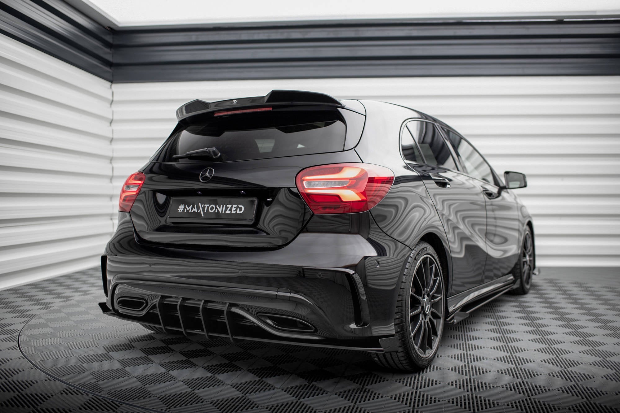 Maxton Design - Street Pro Heck Ansatz Flaps Diffusor +Flaps für Mercedes - Benz A AMG - Line W176 Facelift - Aerowerk.