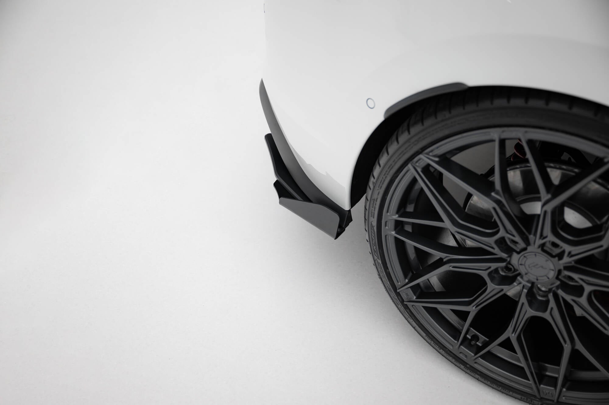 Maxton Design - Street Pro Heck Ansatz Flaps Diffusor +Flaps für Volkswagen Golf GTI / GTE Mk8 - Aerowerk.