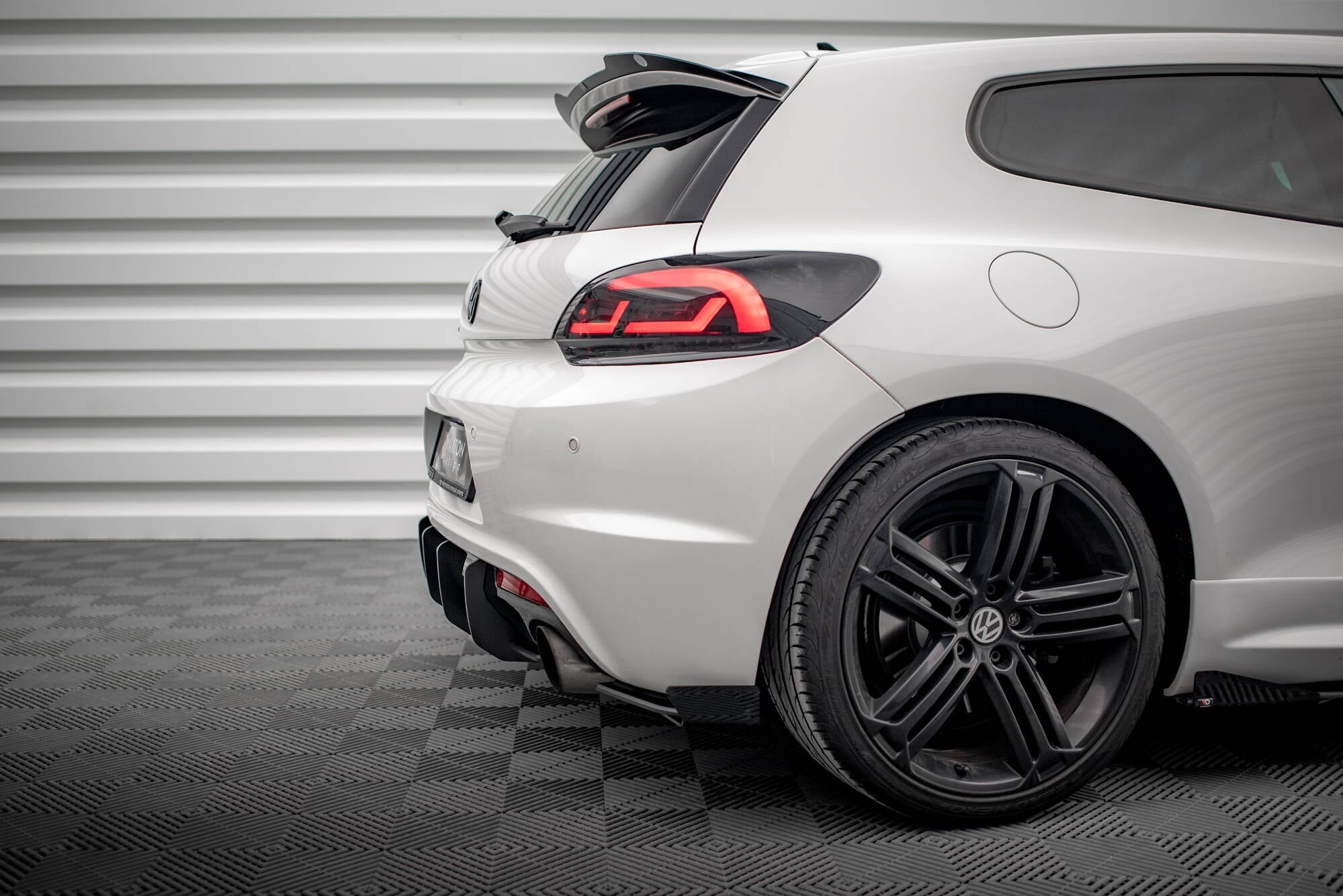 Maxton Design - Street Pro Heck Ansatz Flaps Diffusor +Flaps für Volkswagen Scirocco R Mk3 - Aerowerk.