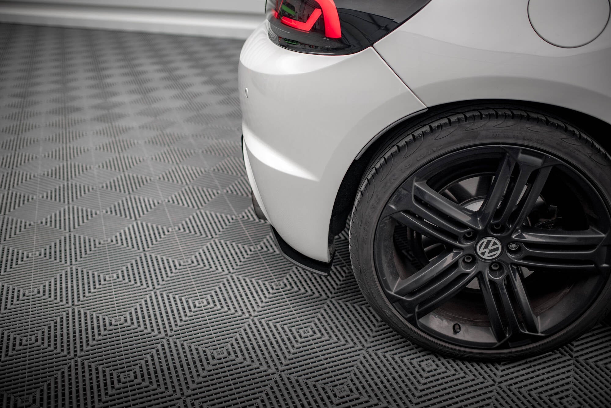 Maxton Design - Street Pro Heck Ansatz Flaps Diffusor für Volkswagen Scirocco R Mk3 - Aerowerk.