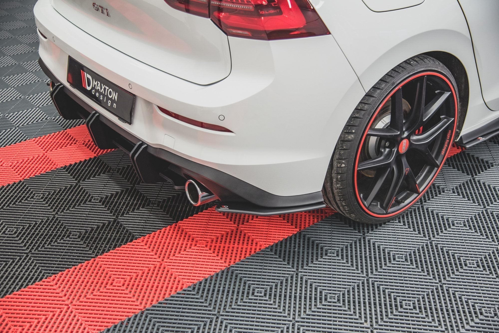 Maxton Design - Street Pro Heck Ansatz Flaps Diffusor V1 für Volkswagen Golf GTI / GTE / R - Line Mk8 - Aerowerk.